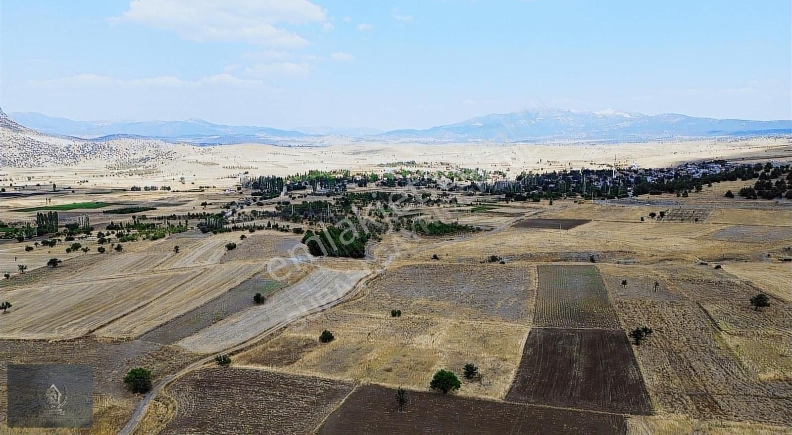 Yeşilova Dereköy Köyü Satılık Tarla Müstakil Tapu Ekilir Biçilir Uygun Sulak Yerde Salda Gölüne 15km