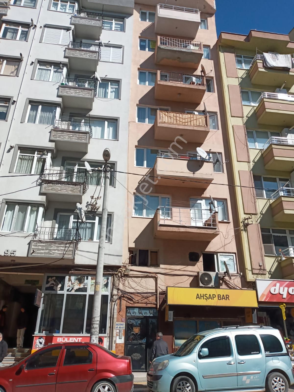 Bandırma Paşamescit Kiralık Daire Kurtuluş Caddesi Üzerinde 2+1 Ara Kat Kiralık Daire