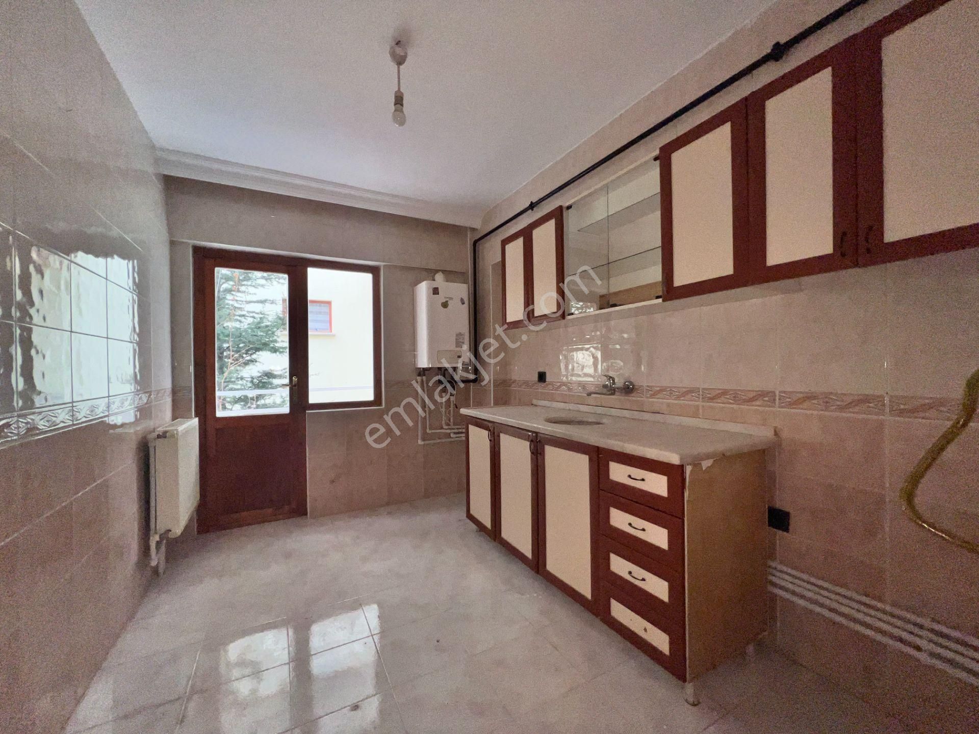 Pursaklar Merkez Satılık Daire Ufuk Kılıç Emlak'tan Hicret Cami Yakını 2+1 95m² Ara Kat Masrafsız Ön Cephehe