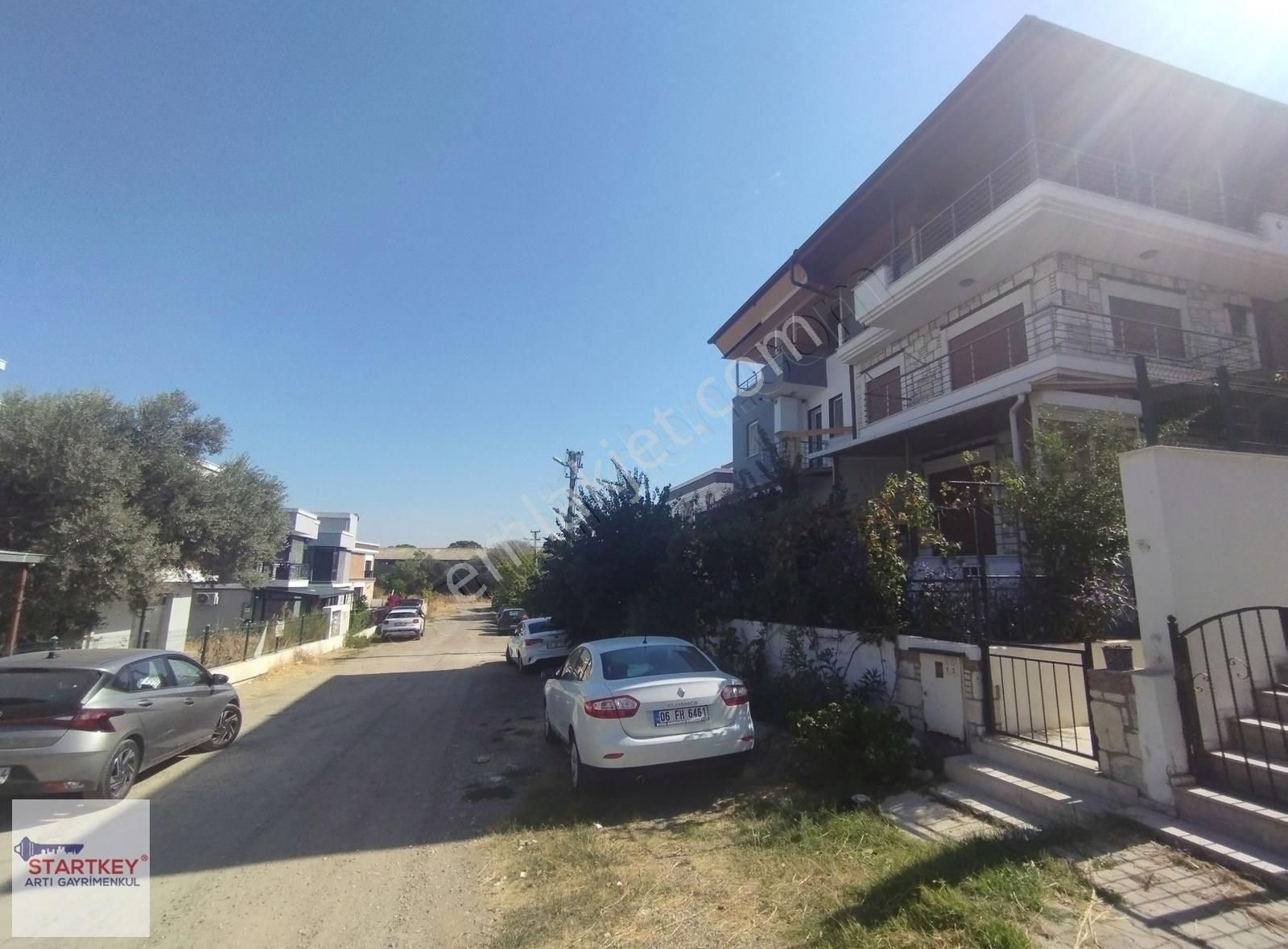 Foça Cumhuriyet Satılık Villa Yeni Foça Da Teraslı Bahçeli Deniz Manzaralı Tripleks Villa