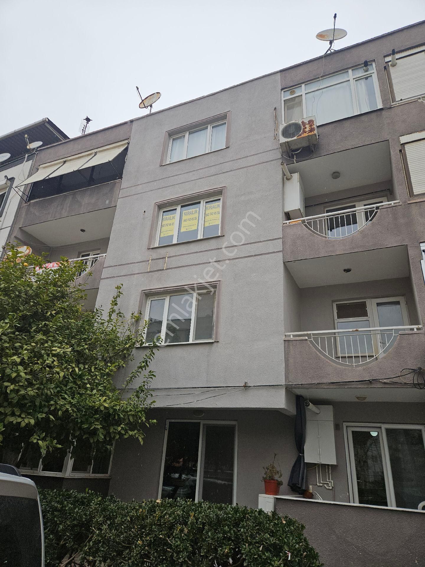 Bayraklı Mansuroğlu Kiralık Daire Özkanlar 2+1 Kapalı Mutfak 3 Katlı Bina Batı Sineması Karşısı