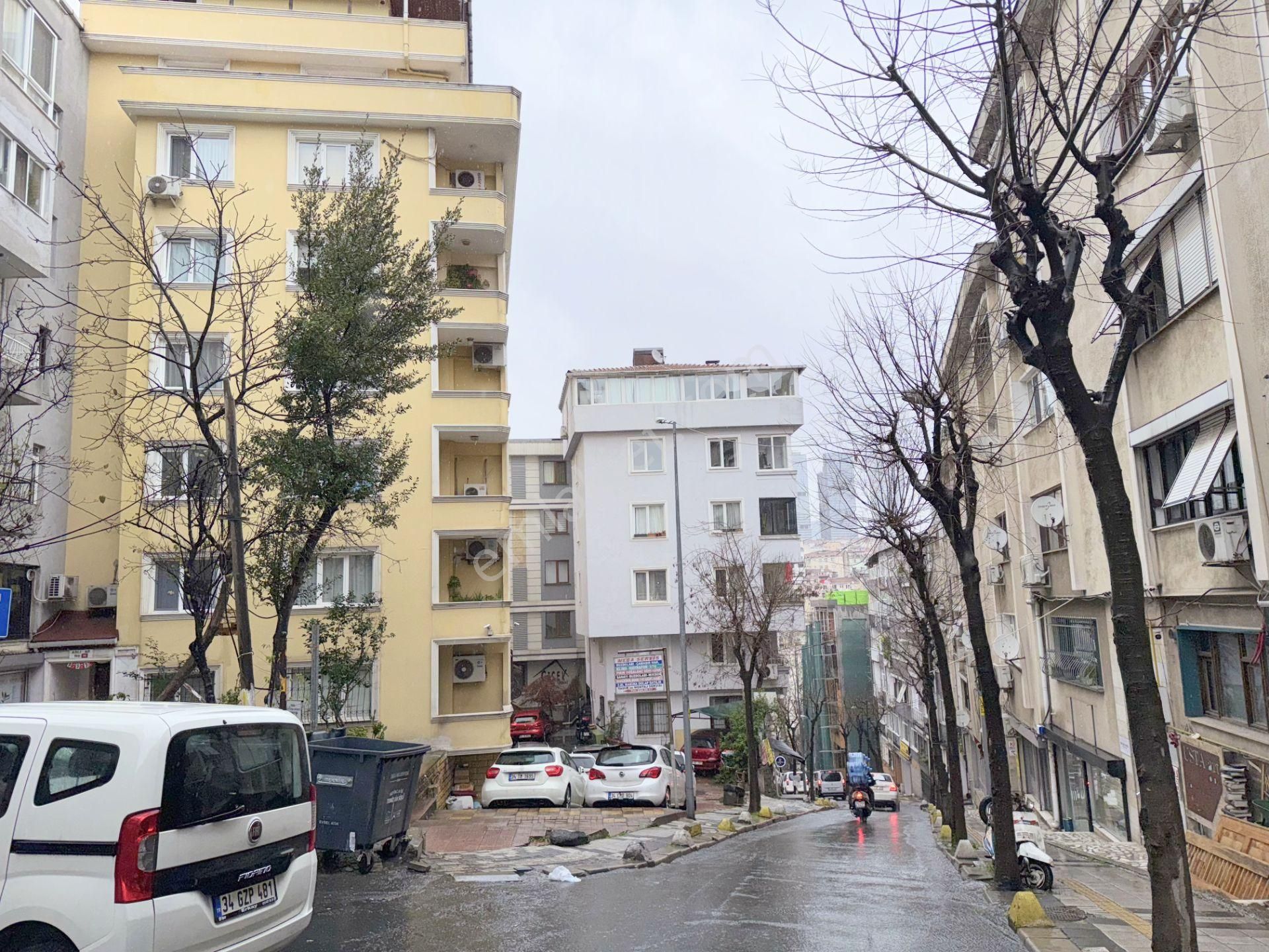 Şişli Meşrutiyet Kiralık Daire Nişantaşı Akkirman Sokak'ta, 110 M2 Möbleli 3+1 Kiralık Dublex