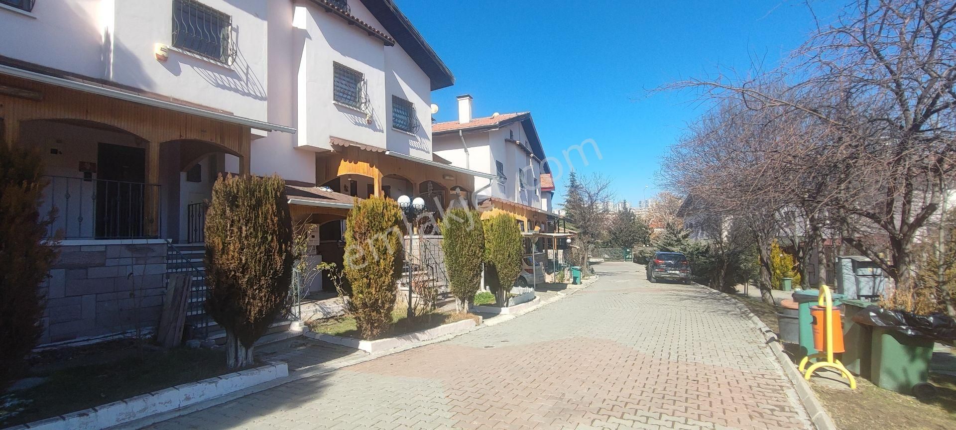 Etimesgut Güzelkent Satılık Villa Eren Gayrimenkul'den Merkezde Portakal Çiçeğinde Saatılık 6+1 Villa