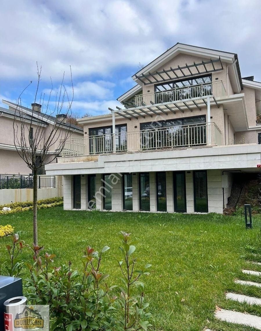 Sarıyer Zekeriyaköy Satılık Villa Köy Zekeriyaköy İçi Yapılı A Tipi Boş Satılık Daire