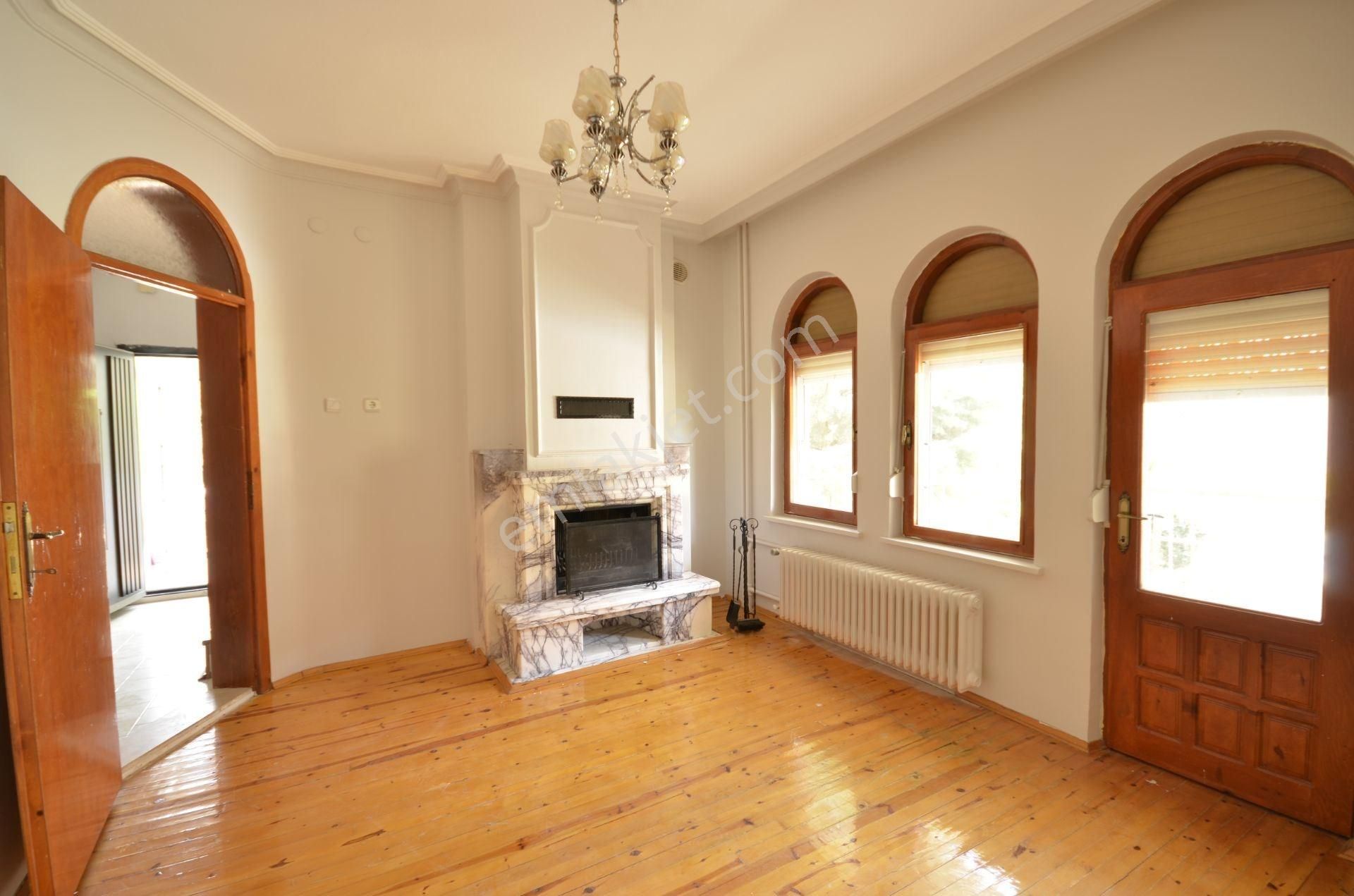 Meram Kozağaç Satılık 540 M2 Müstakil Bahçeli 6,5+1 Tripleks Villa