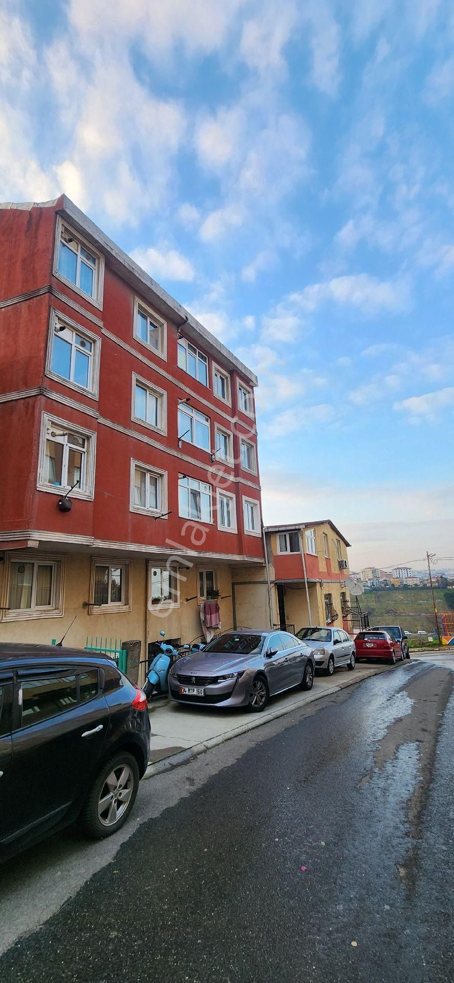 Pendik Orhangazi Satılık Daire Pendik Orhangazi Mahallesi Satılık 2+1 Çatıyla Birlikte 200m2 İskanlı Daire