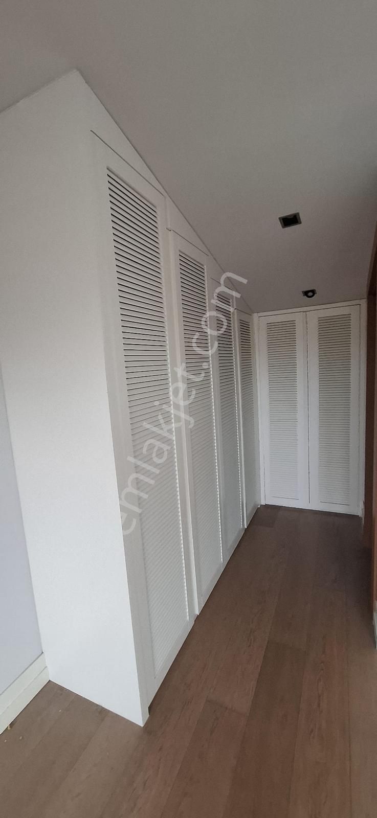 Sarıyer Uskumruköy Kiralık Villa Nokta'dan Terrace Plus'ta Ufku Açık Köşe Geniş Bahçeli 3+1 Lüks