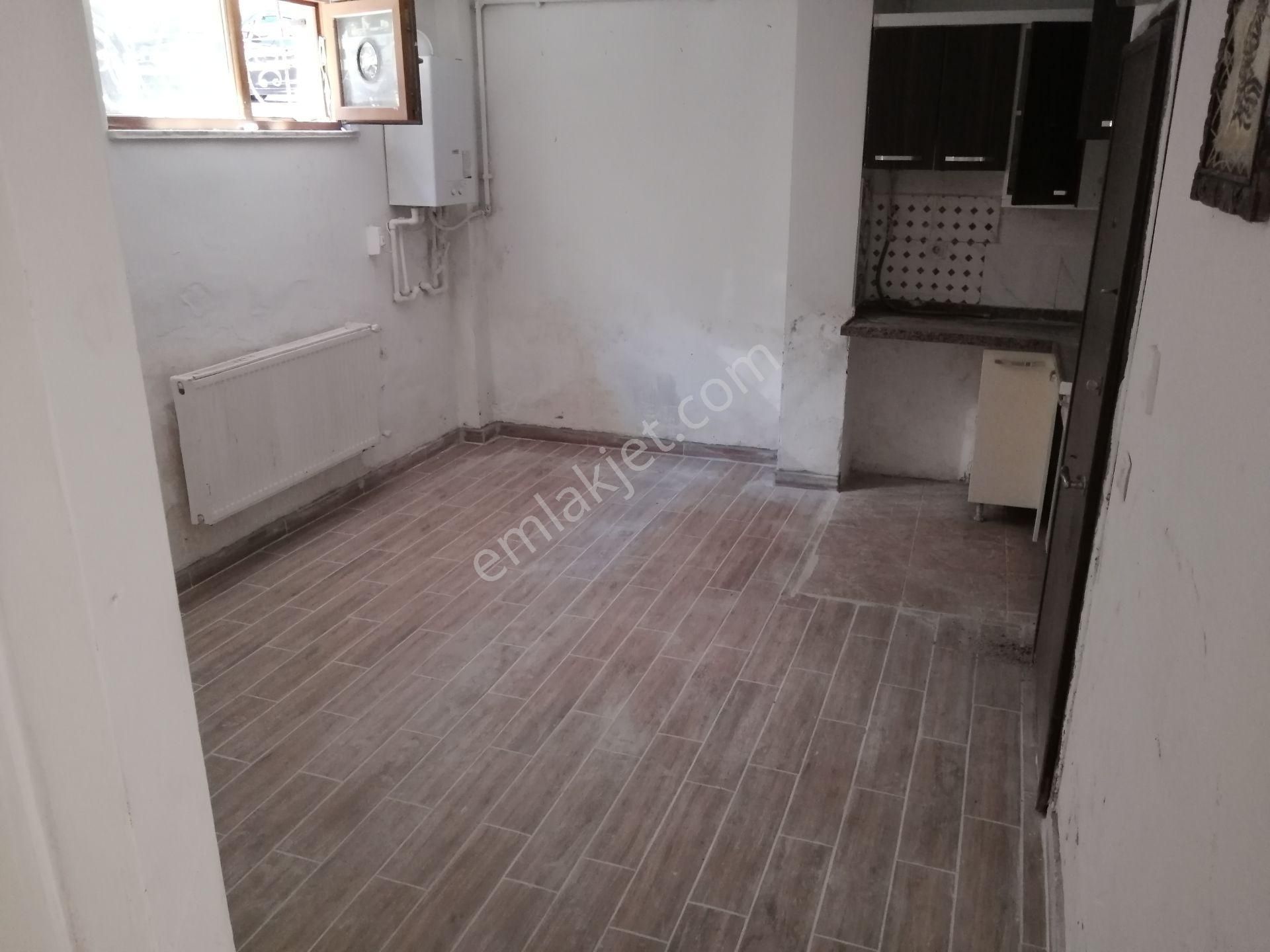 Bahçelievler Zafer Kiralık Daire Yenibosna Mevlana Camisine Yakın Bekara Kiralık 40 M2 1+1 Daire