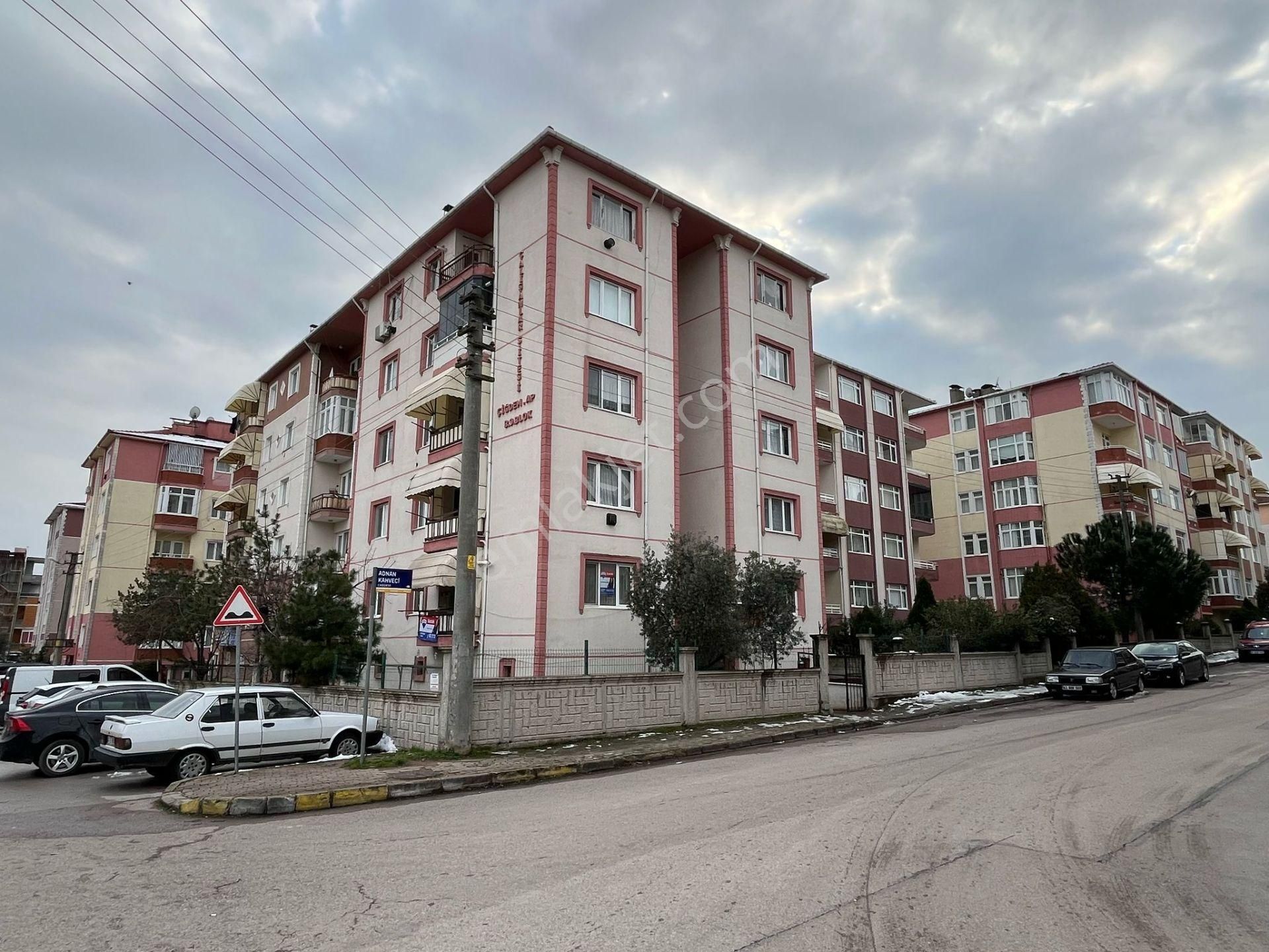 Derince Yenikent Satılık Daire Merkezi Konumda Yapılı Ve Bakımlı Daire