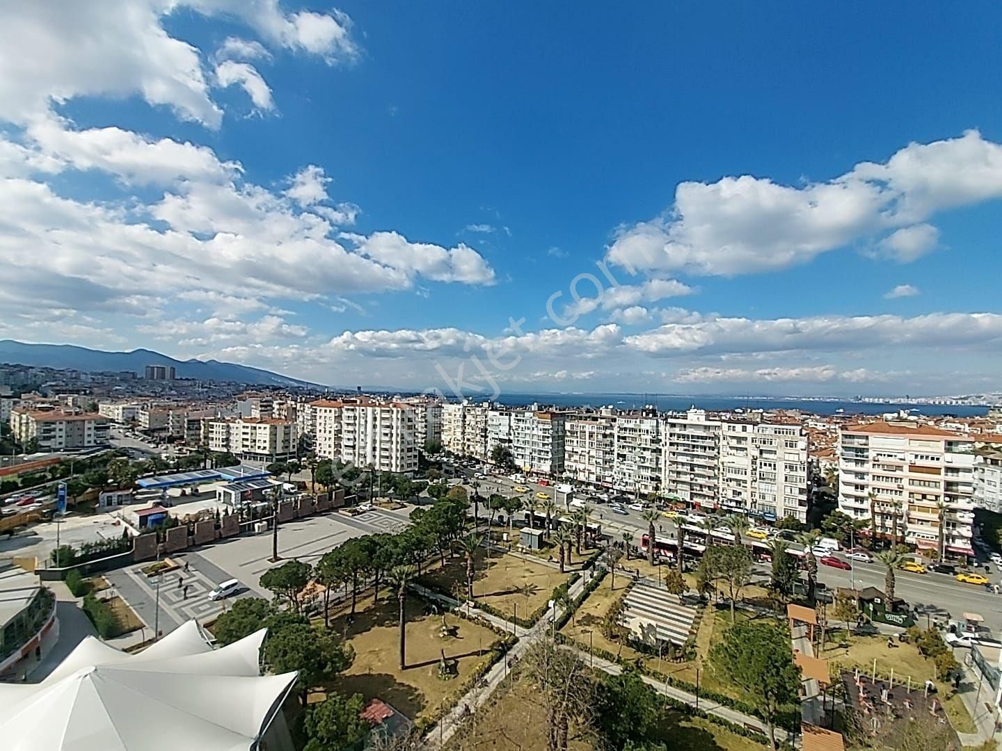 Karabağlar Bahçelievler Satılık Daire Hatay Bahçelievler De Uğur Mumcu Park İçinde 3+1 Asansörlü Otoparkı Daire