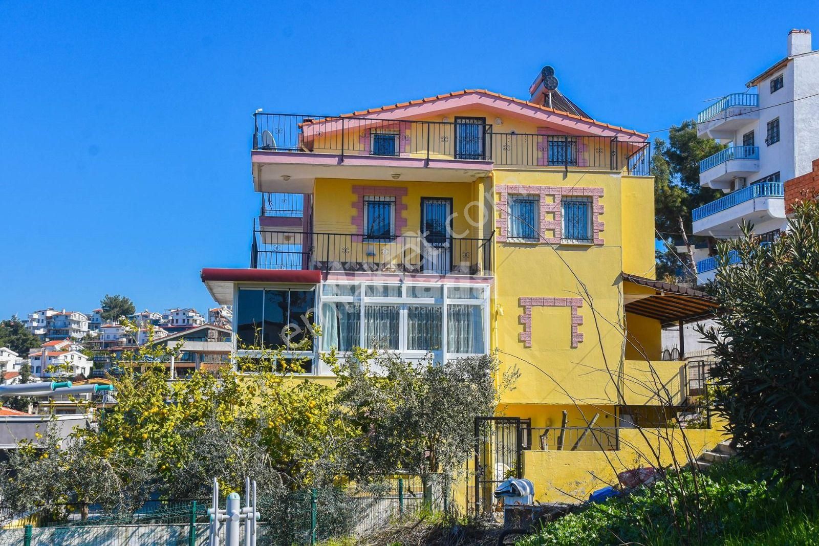 Kuşadası Karaova Satılık Yazlık Karaova'da Deniz Manzaralı 4+2 Villa