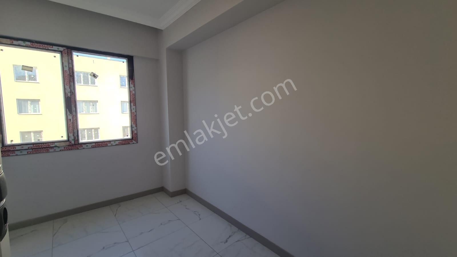 Ödemiş Üç Eylül Kiralık Daire Antika Gayrimenkul'den Trafik Amirliği Yakını Kiralık 2+1 Daire