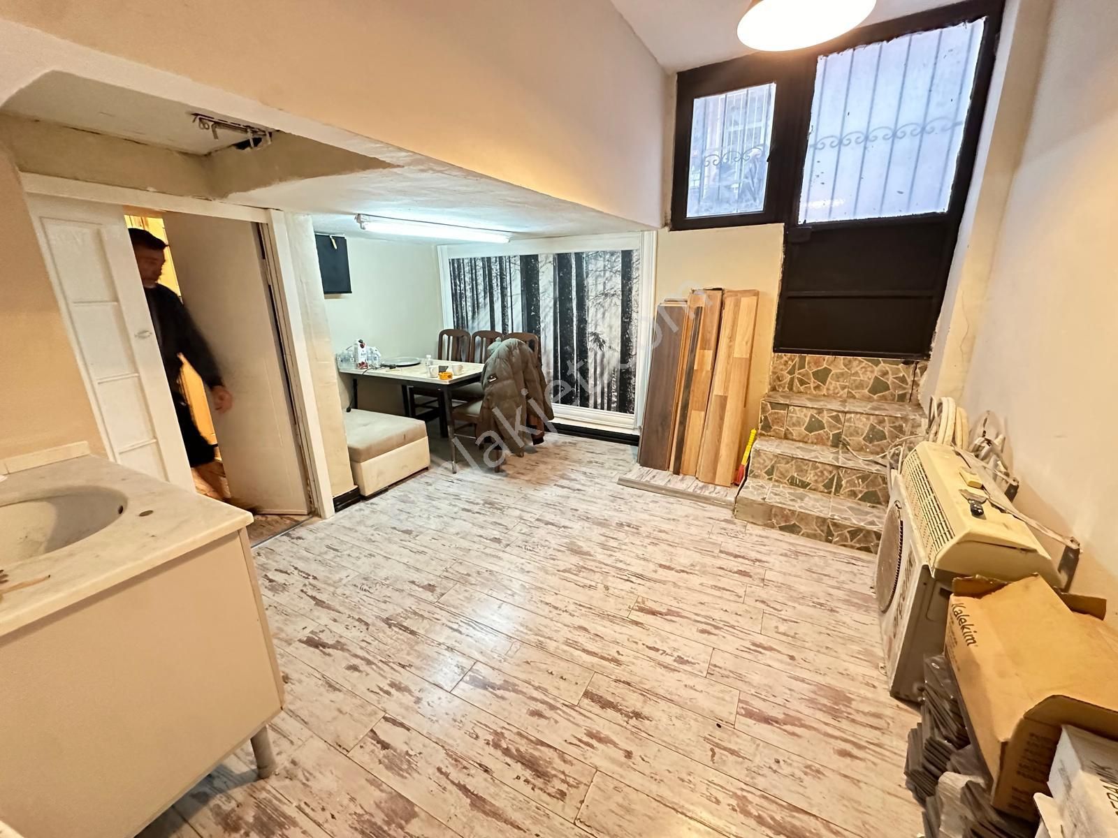 İstanbul Fatih Satılık Apartman Dairesi Fatihte Ana Caddeye 100 M Ofis Ve Daire