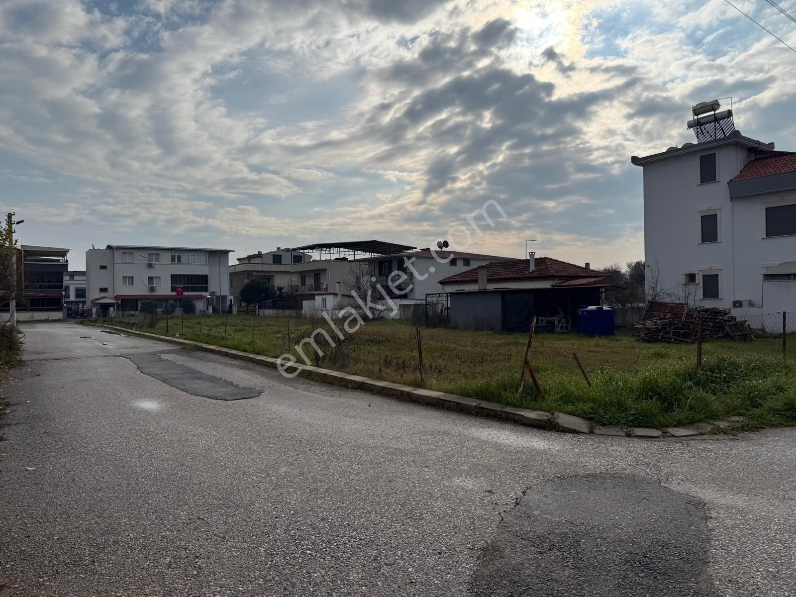Menderes Mithatpaşa Mahallesin'de Satılık İmarlı Arsa - Görsel 3