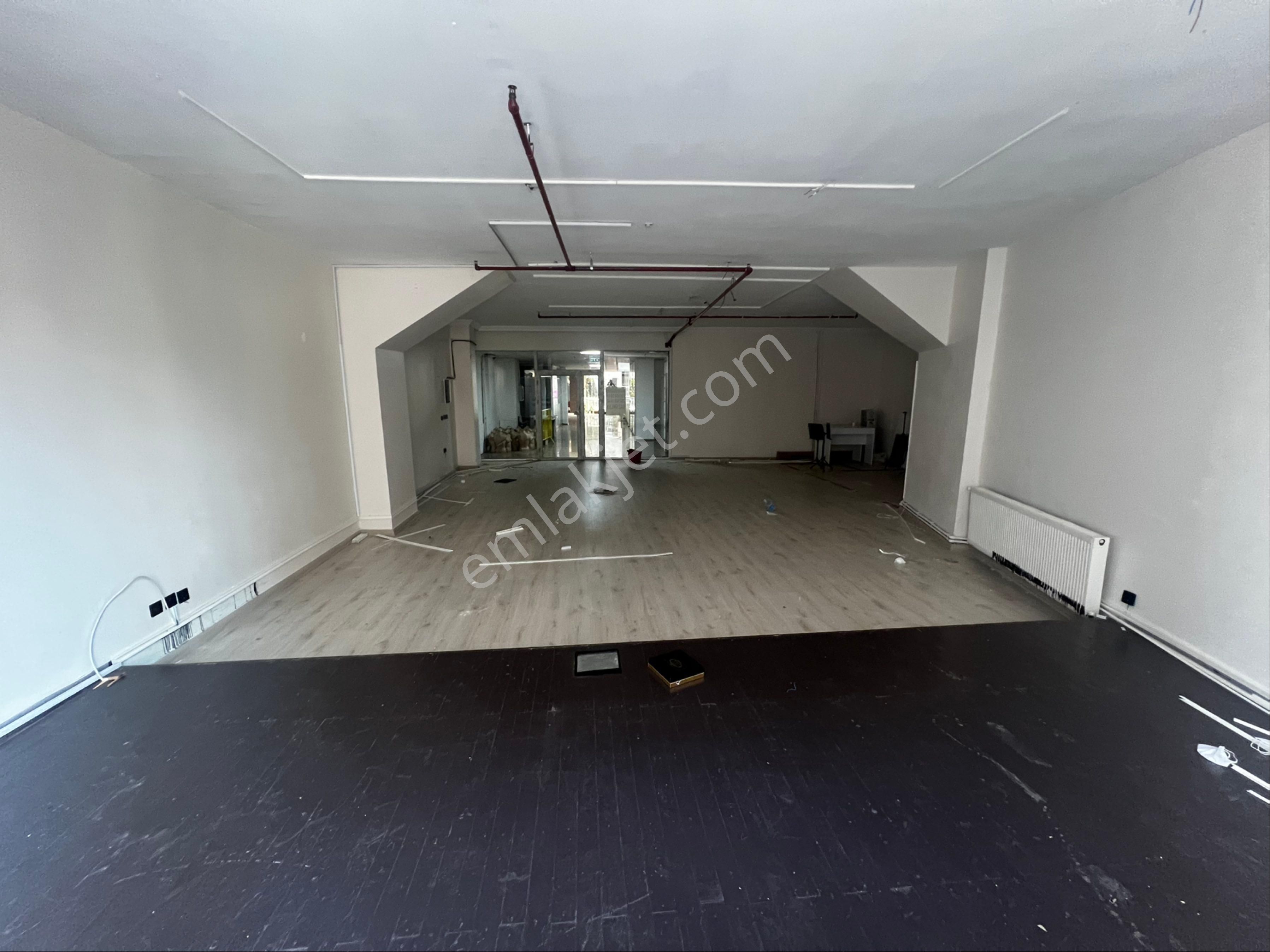 Naz Emlaktan Üsküdar Merkezde Kiralık Mağaza Ofis Depo Dükkan Toplantı Salonu Atölye İşyeri - Görsel 8