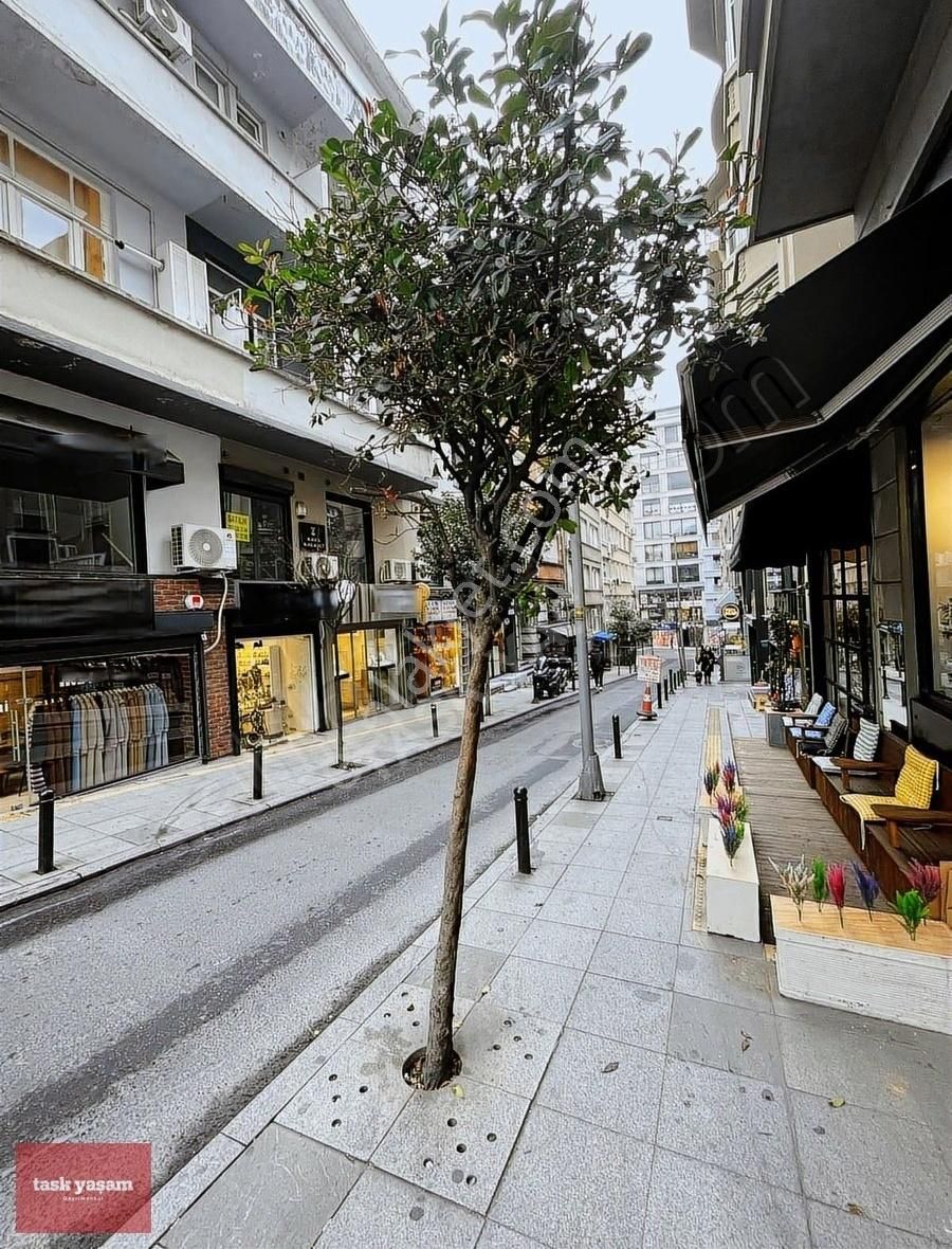 Şişli Teşvikiye Devren Dükkan & Mağaza Franchıse Ünlü Kozmetik Markası Devren Kiralık Cafesi İle