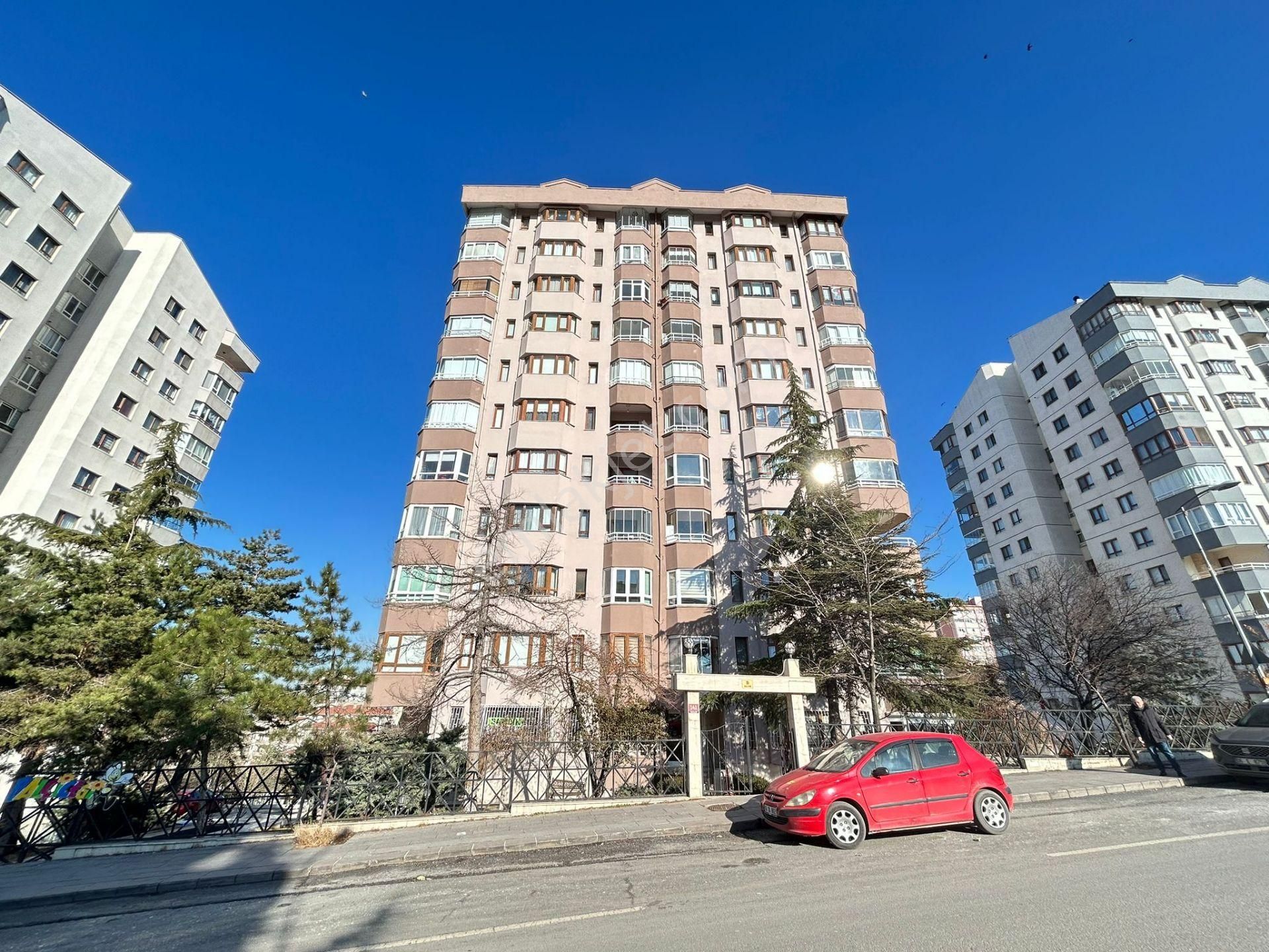 Ankara Çankaya Site İçerisinde Satılık Daire Taner'den Cevizlidere Caddesinde İlkadım Sitesinde 3+1 135m2 Ön