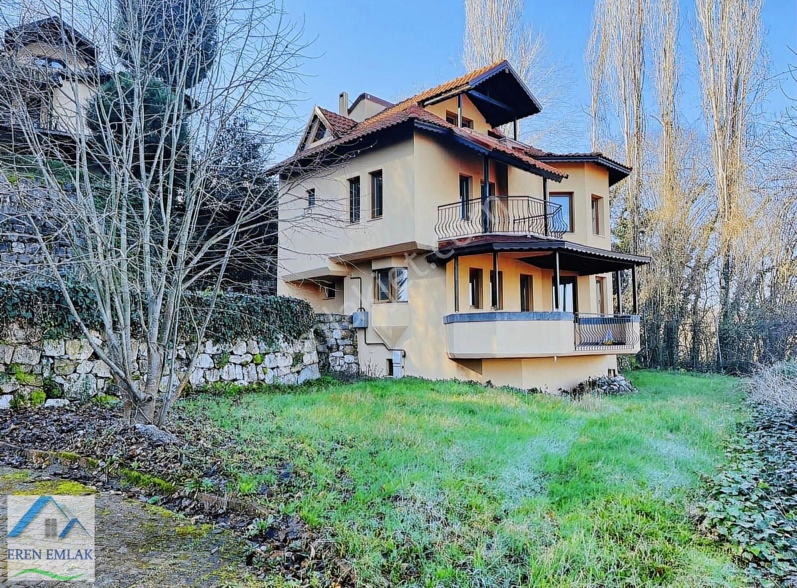 Kartepe Maşukiye Satılık Villa Kocaeli Maşuki'de 4+1 Ful Yenilenmiş Göl Manzaralı Satılık Villa