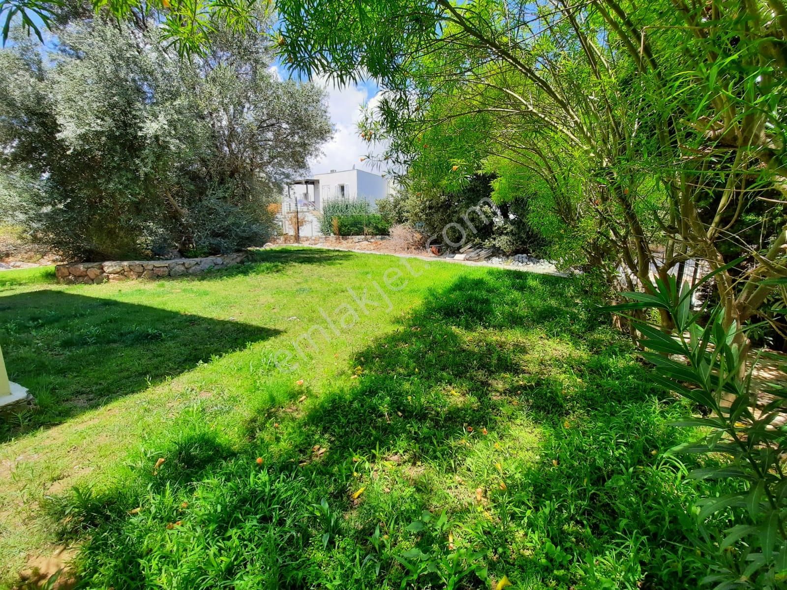 🌟 Bodrum Konacık'ta Deniz Manzaralı Havuzlu Site İçi Tripleks Villa! 🏡🌊 - Görsel 6