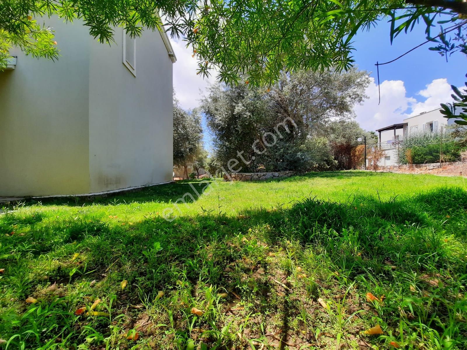 🌟 Bodrum Konacık'ta Deniz Manzaralı Havuzlu Site İçi Tripleks Villa! 🏡🌊 - Görsel 23