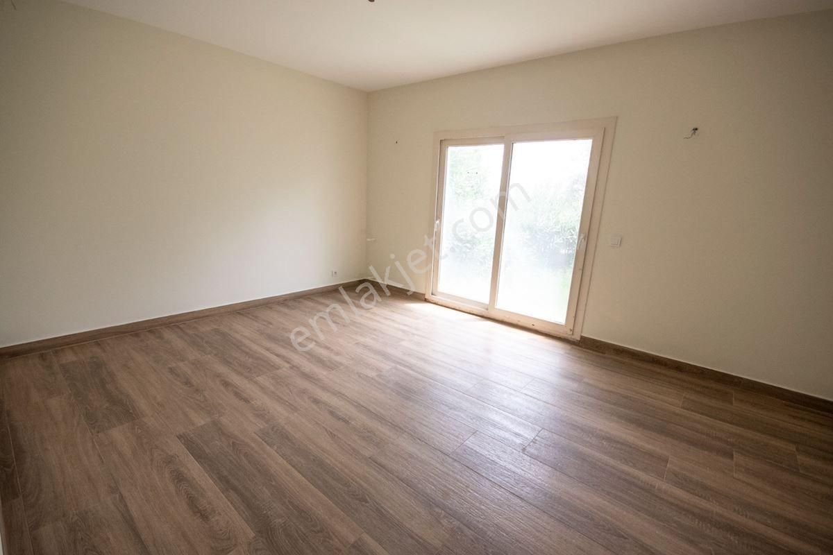 🌟 Bodrum Konacık'ta Deniz Manzaralı Havuzlu Site İçi Tripleks Villa! 🏡🌊 - Görsel 16