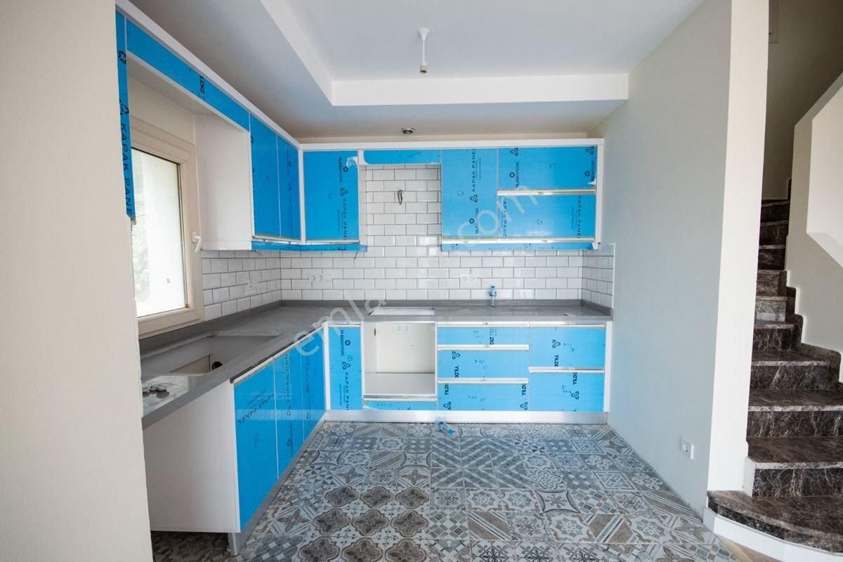 🌟 Bodrum Konacık'ta Deniz Manzaralı Havuzlu Site İçi Tripleks Villa! 🏡🌊 - Görsel 11