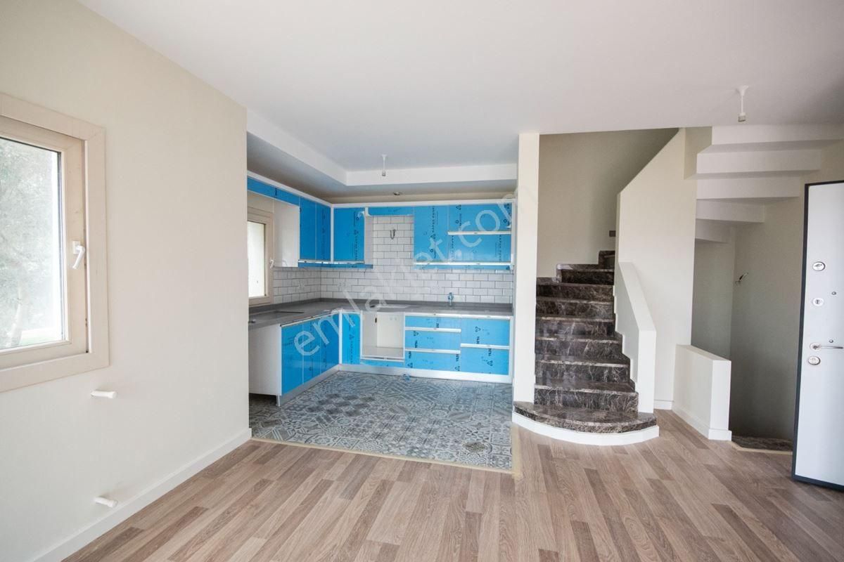 🌟 Bodrum Konacık'ta Deniz Manzaralı Havuzlu Site İçi Tripleks Villa! 🏡🌊 - Görsel 13