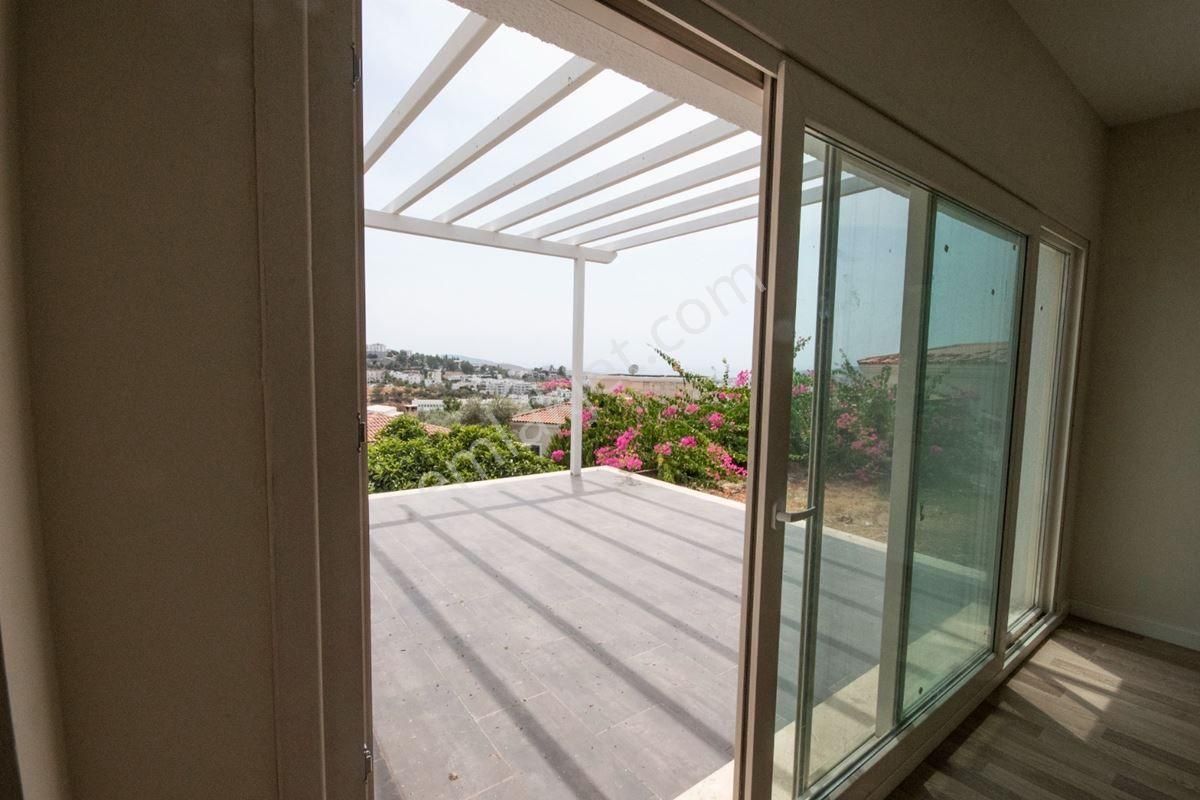 🌟 Bodrum Konacık'ta Deniz Manzaralı Havuzlu Site İçi Tripleks Villa! 🏡🌊 - Görsel 18