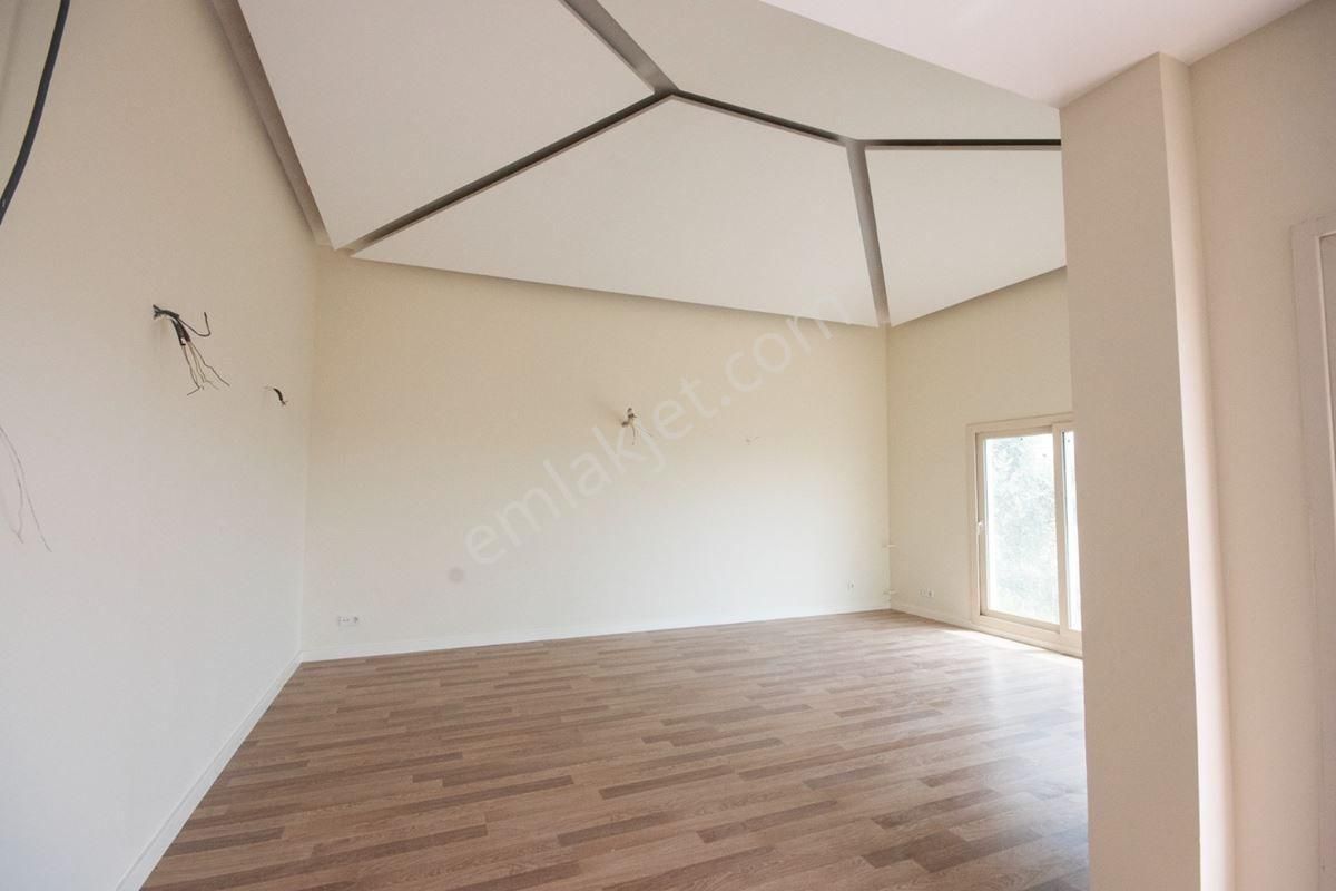 🌟 Bodrum Konacık'ta Deniz Manzaralı Havuzlu Site İçi Tripleks Villa! 🏡🌊 - Görsel 10