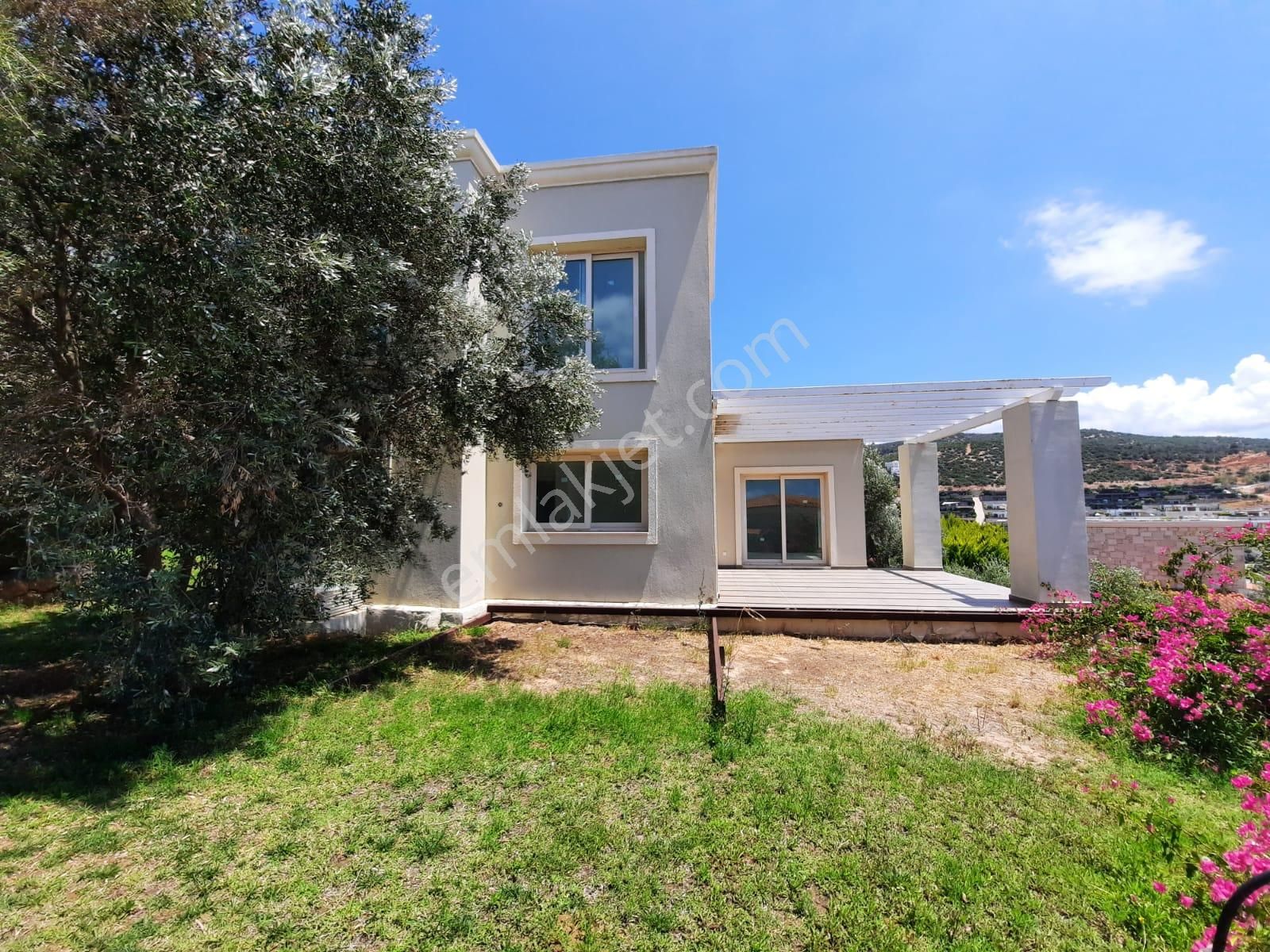 🌟 Bodrum Konacık'ta Deniz Manzaralı Havuzlu Site İçi Tripleks Villa! 🏡🌊 - Görsel 2