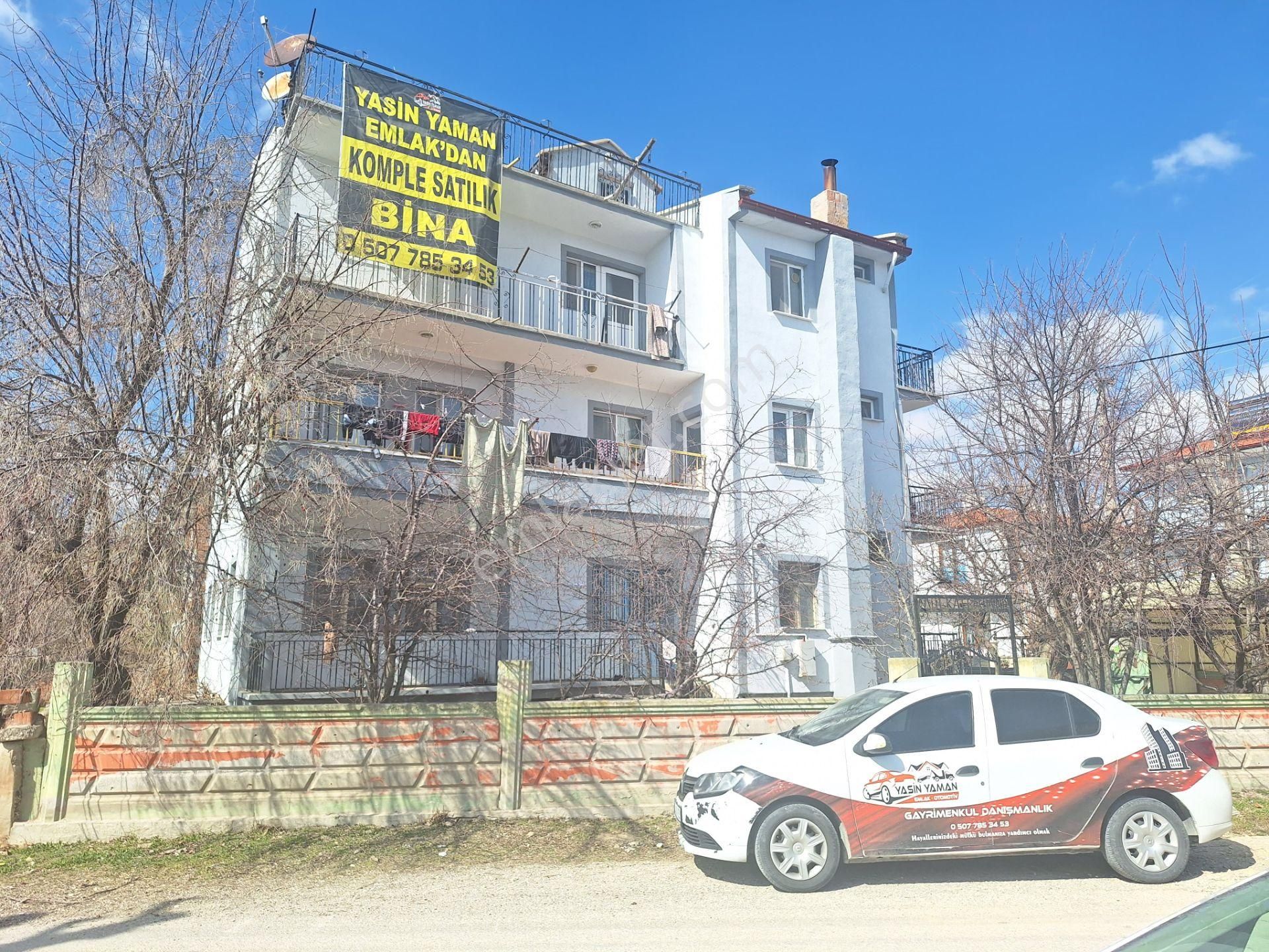 Bolvadin Selçuklu Satılık Bina Yasin Yaman Emlak'dan Bolvadin Selçuklu Mahallesi'nde Komple Satılık Bina