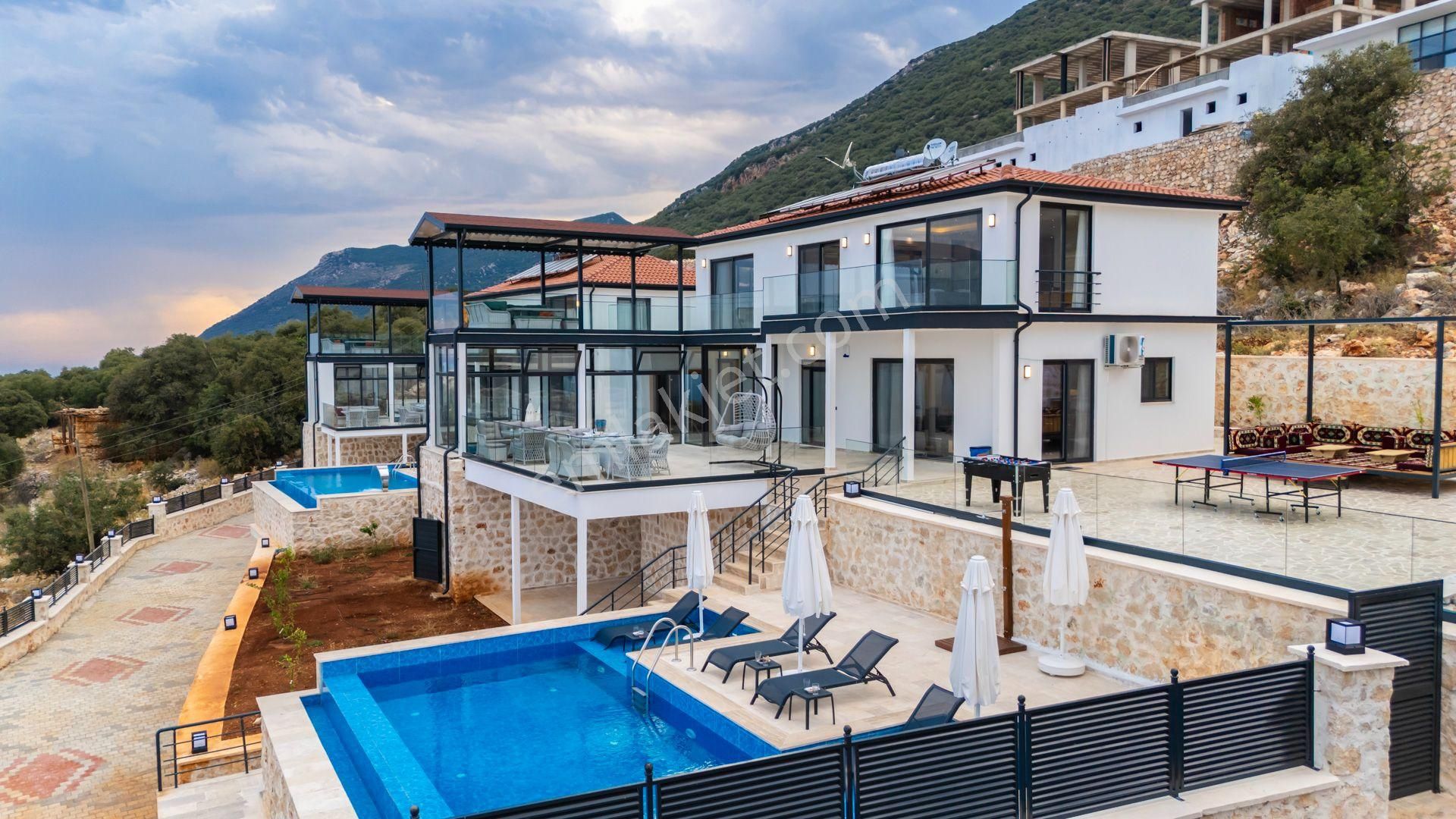 Kaş Gökçeören Satılık Villa Kaş Baldıraz Mevkii Deniz Manzaralı 2 Adet Villa