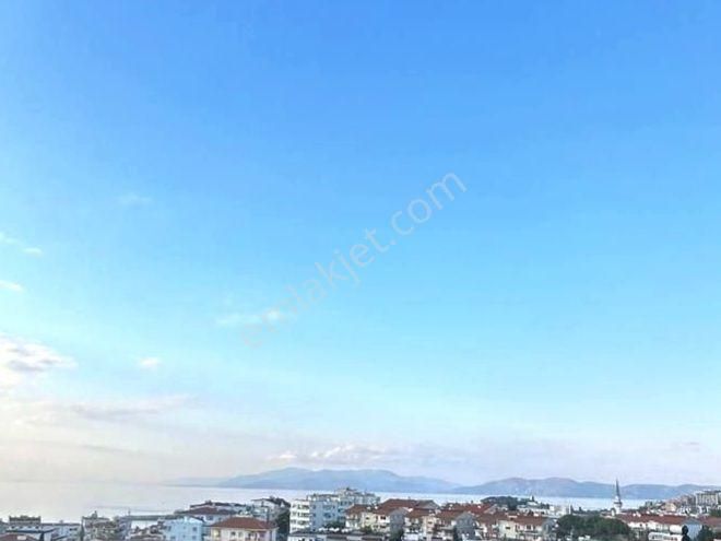 Deniz Manzaralı Kuşadası Marinaya Çarşıya Yürüyüş Mesafesinde,geniş Masrafsız 1+1 Satılık Daire