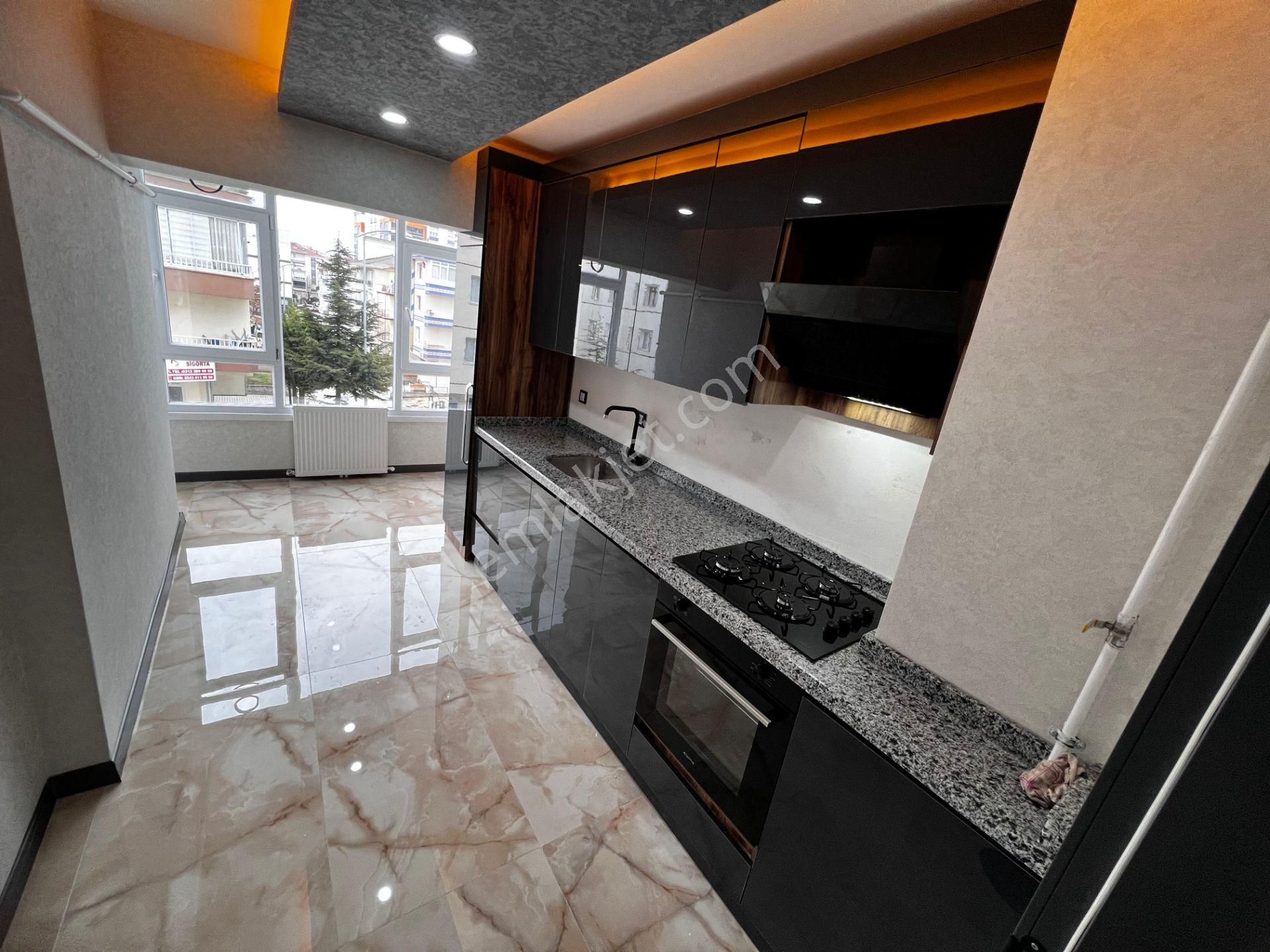 Sincan Pınarbaşı Satılık Daire Pınarbaşı Mah'de 3+1 Ara Katta 125 M2 Genişliğinde Full+full Yapılı Daire