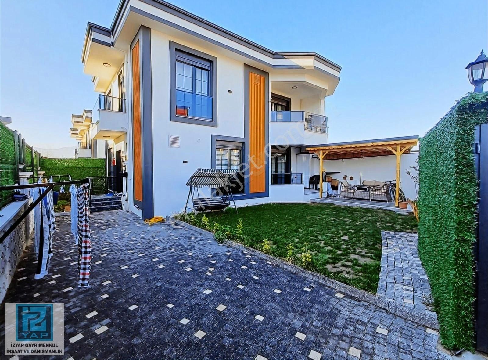 Kartepe Sarımeşe Satılık Villa Özel Tasarımlı,bağımsız (220m2) Arsaya Sahip 4+1 Müstakil Villa