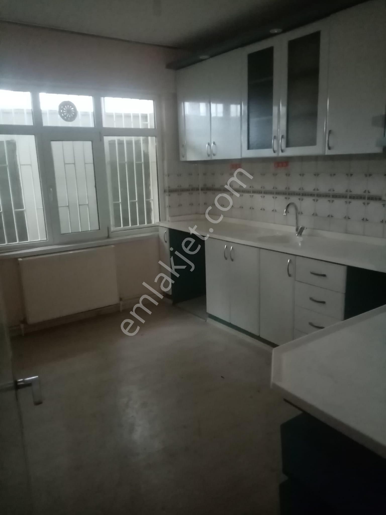 Balıkesir Karesi Hastaneye Yakın Kiralık Daire Balıkesir Karesi Atatürk Mah.demirdağ Emlaktan 2+1 Kiralık Daire.