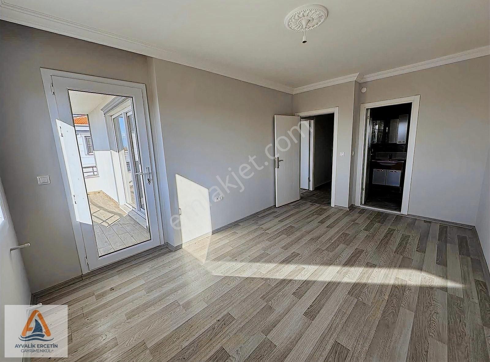 Ayvalık Altınovada 110m2 2+1 Ebeveyn Banyolu Site İçi Daire - Görsel 2
