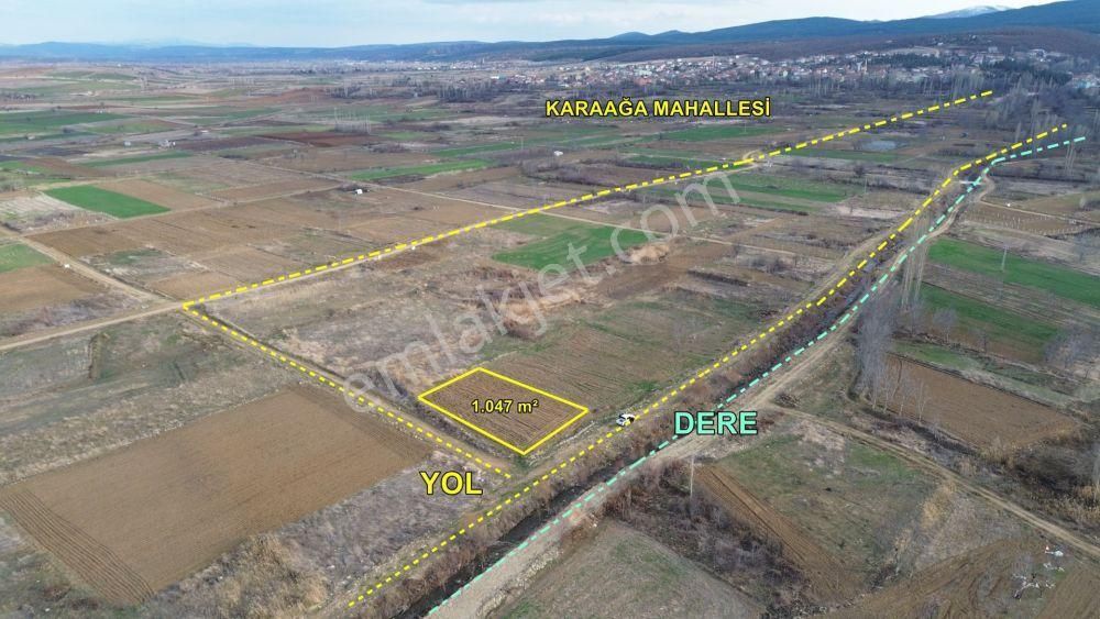 Doğanhisar Karaağa Satılık Tarla Doğanhisarda Yerleşime Yakın Sulak Dereye Cephe 1.047 M² Bahçelik