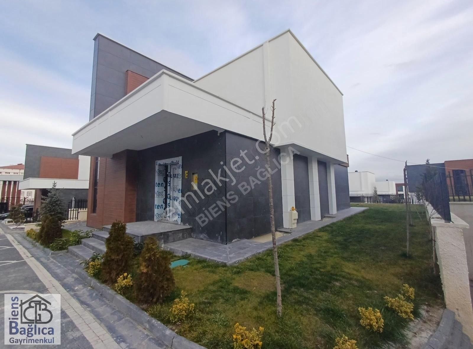 Etimesgut Bağlıca Satılık Villa Bağlıca Site İçi 7/24 Canlı Güvenlik 750 M2 Arsalı Villa