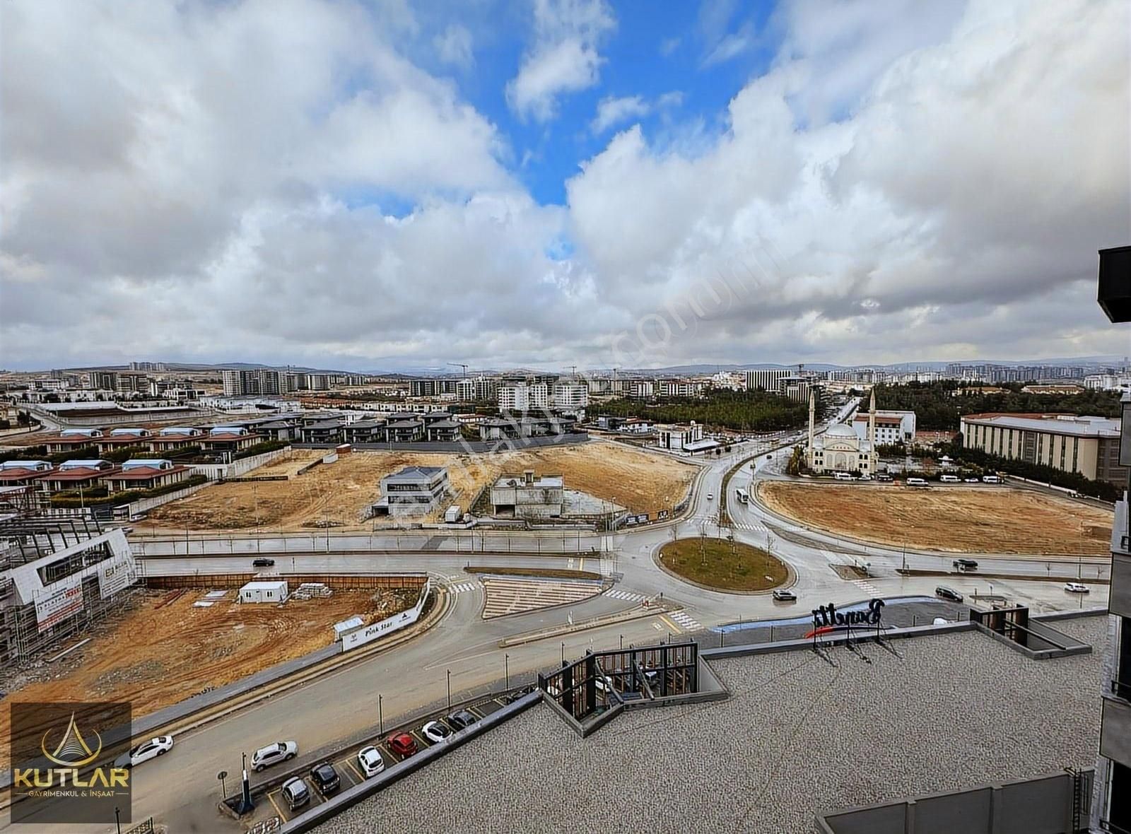 Gaziantep Şehitkamil Site İçerisinde Satılık Daire Kutlar'dan Iconava Karşısı Banetti Suıtesde Satılık İçi Dolu 3+1