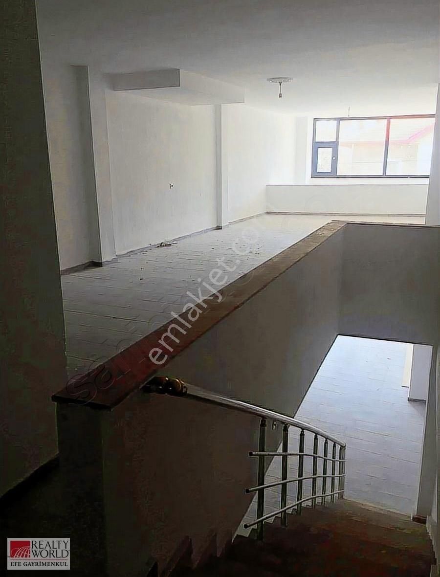 Bucak Pazar Satılık Dükkan & Mağaza Burdur Bucak Pazar Mahallesi'nde 330 M² Satılık Dükkan