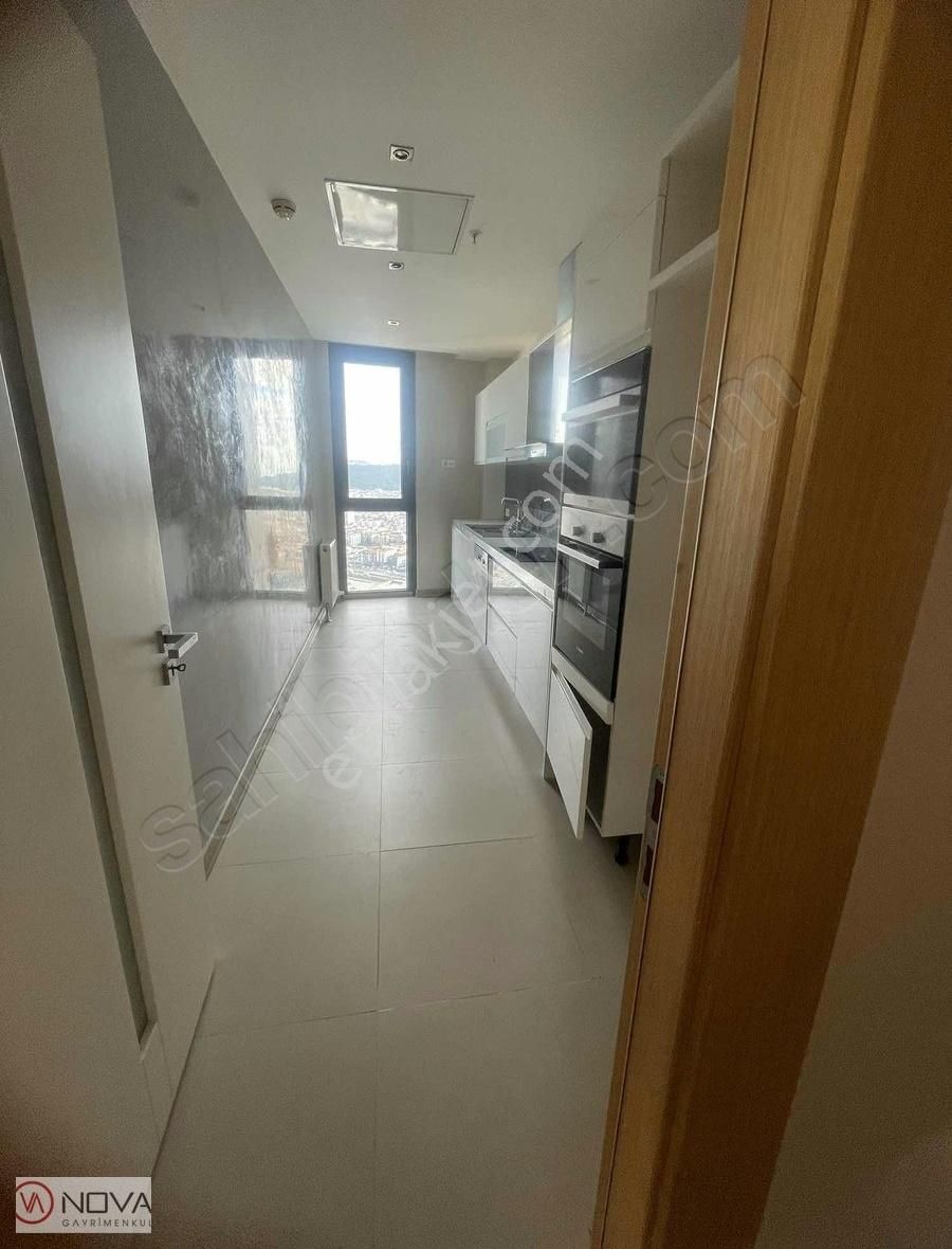 Ataşehir Küçükbakkalköy Satılık Daire Nova Ataşehir Brandium Residence Yüksek Kat Ebeveynli Boş 3+1