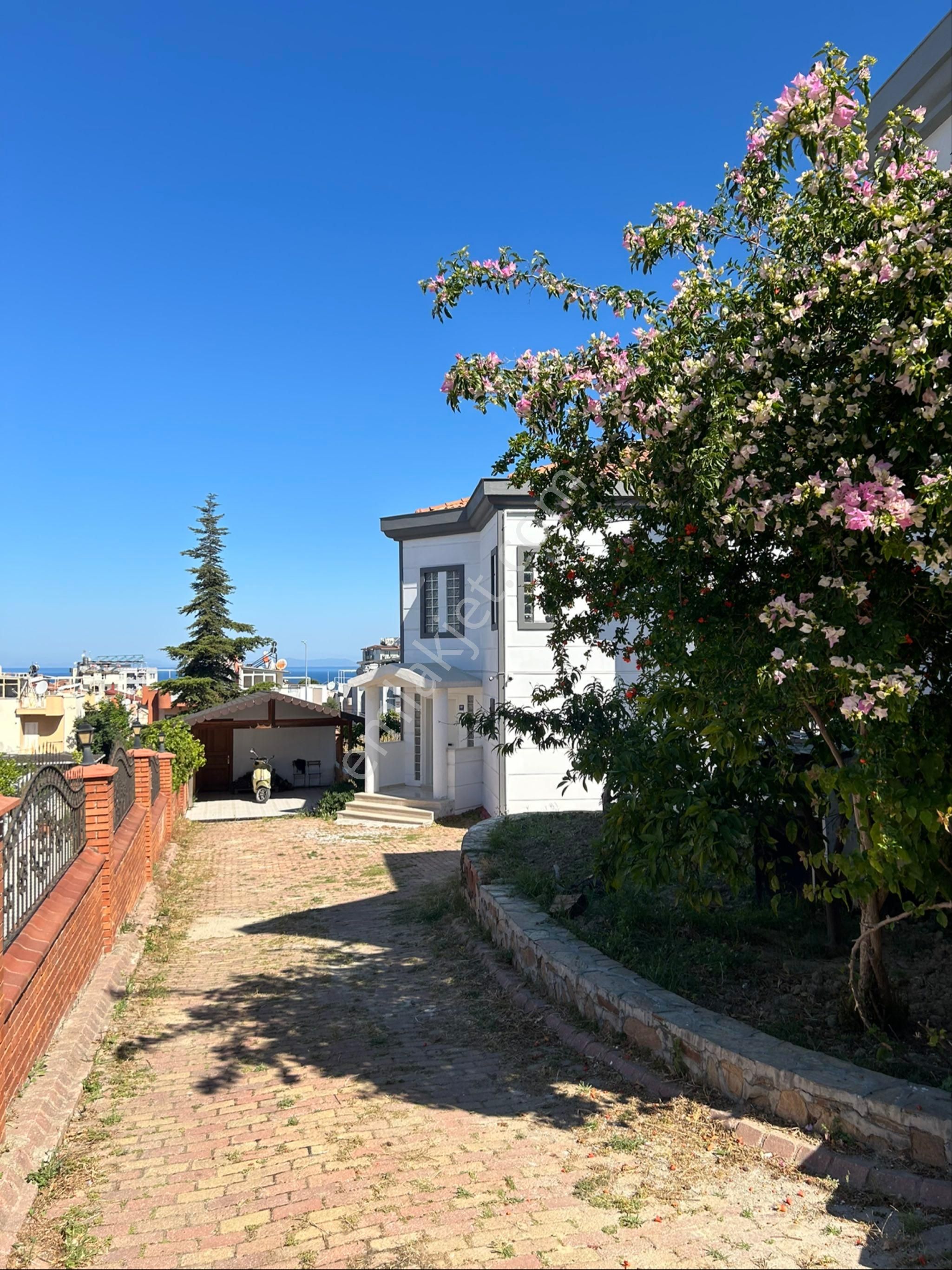 Aydın Kuşadası Satılık Villa Kuşadası Merkez Kadınlar Denizi Müstakil Bahçeli Köşe Konum Müstakil Villa/ Konak