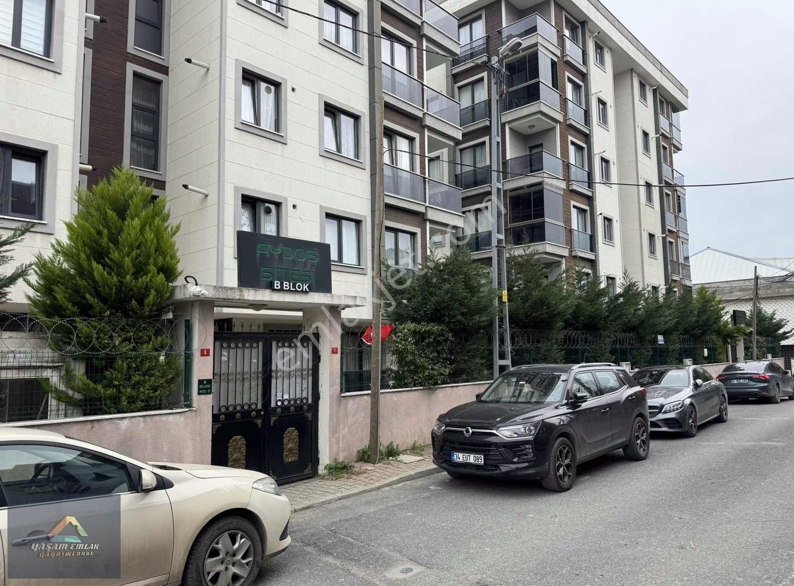 Sultanbeyli Necip Fazıl Satılık Daire Yaşam'dan Aydos Sitesinde E. Banyolu 2+1 Ara Kat Lüks Daire