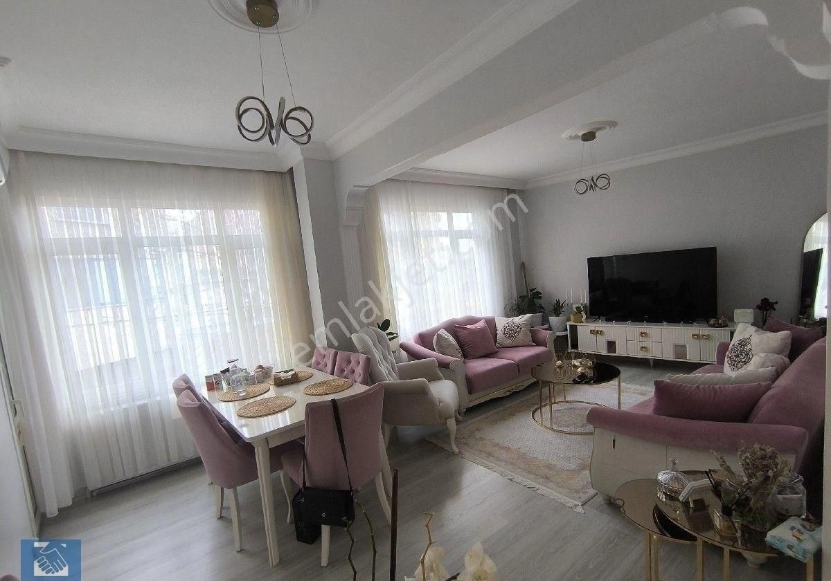 Sarıyer Pınar Kiralık Daire Sarıyer Pınar Mah.'nde 2,5+1 2.kat Metroya Yakın Kiralık Daire Aile Binasinda