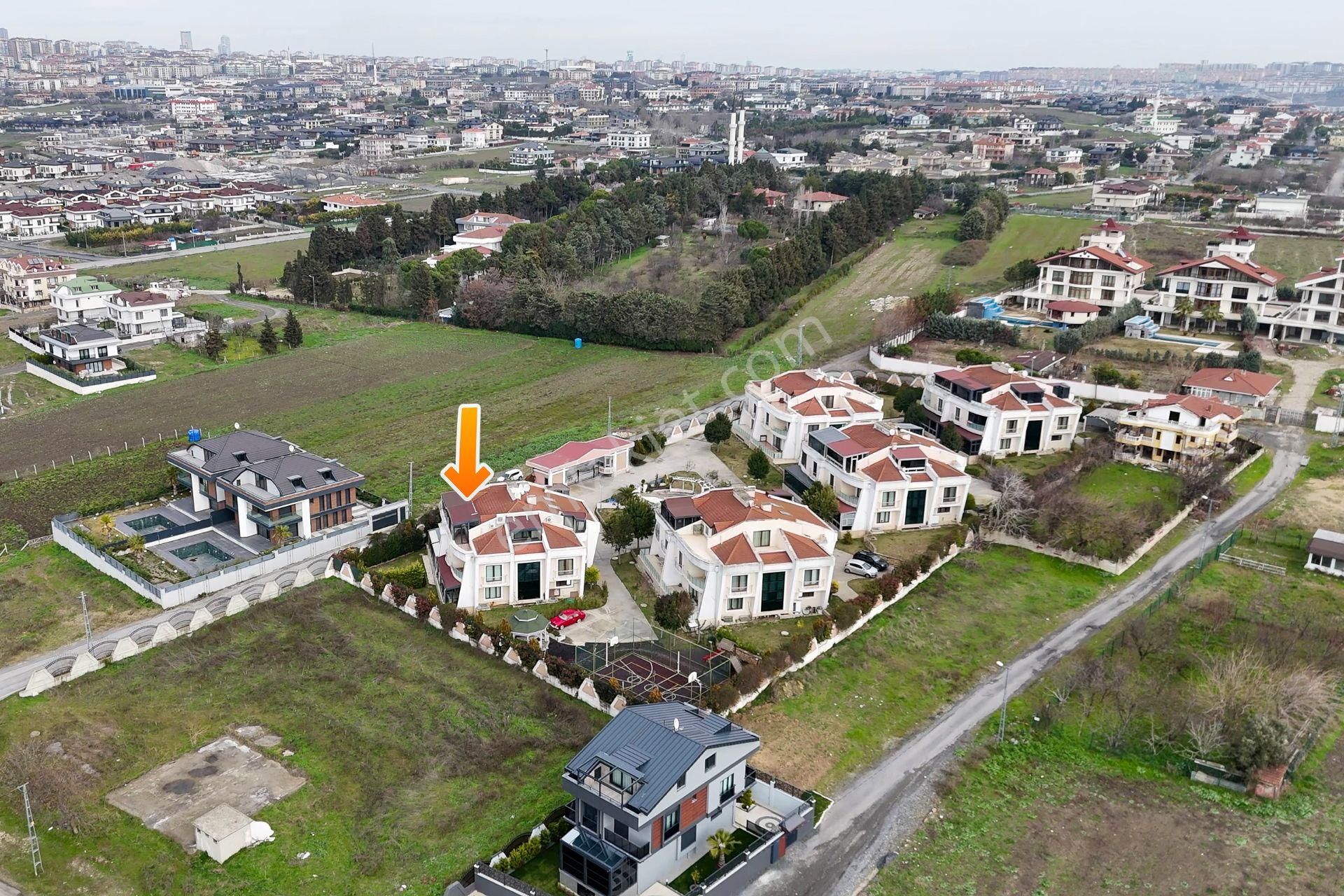 Beylikdüzü Dereağzı Satılık Villa İstanbul Gürpınar'da Satılık Site İçinde 470 M2 Net 9+2 Villa