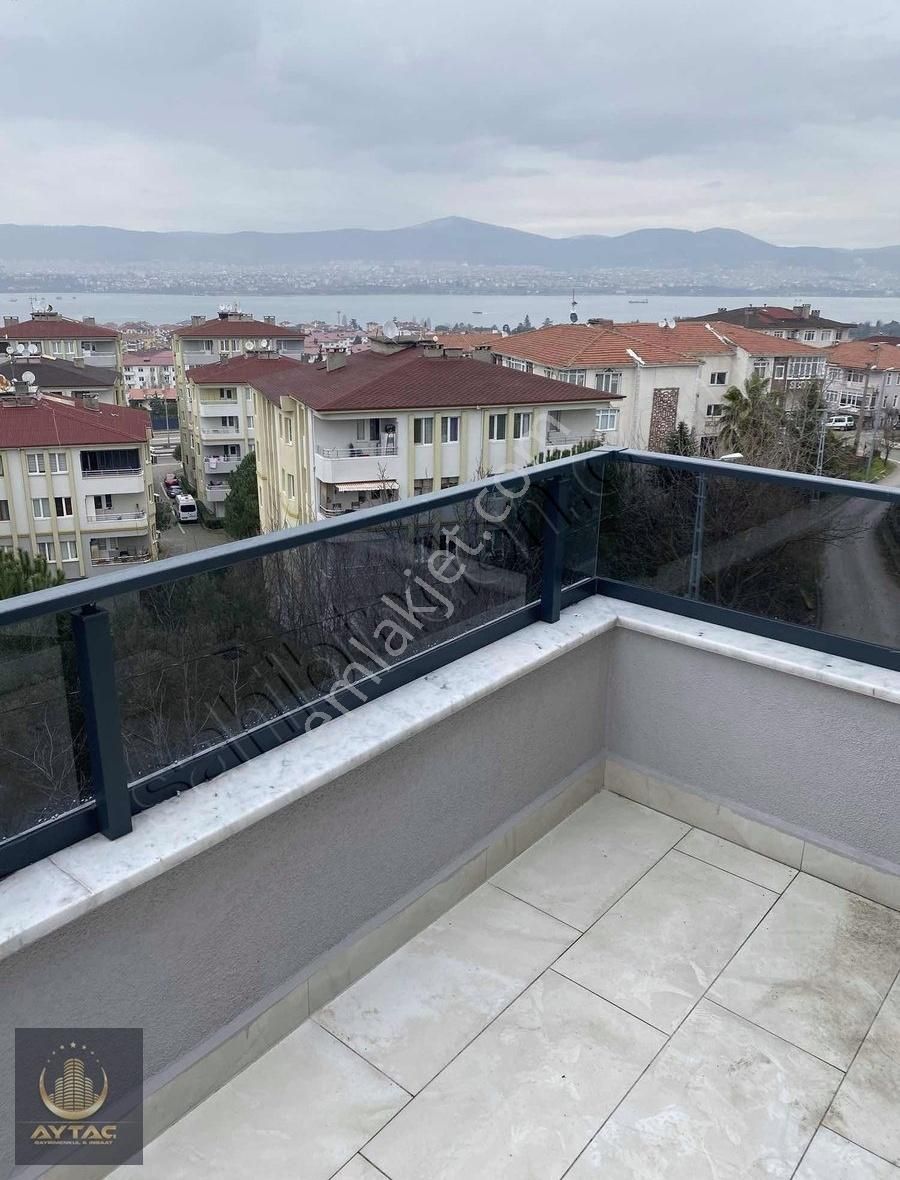 Gölcük Topçular Satılık Daire D.dere Topçular Mah. 4+1 Çatı Dubleks Sıfır Daire