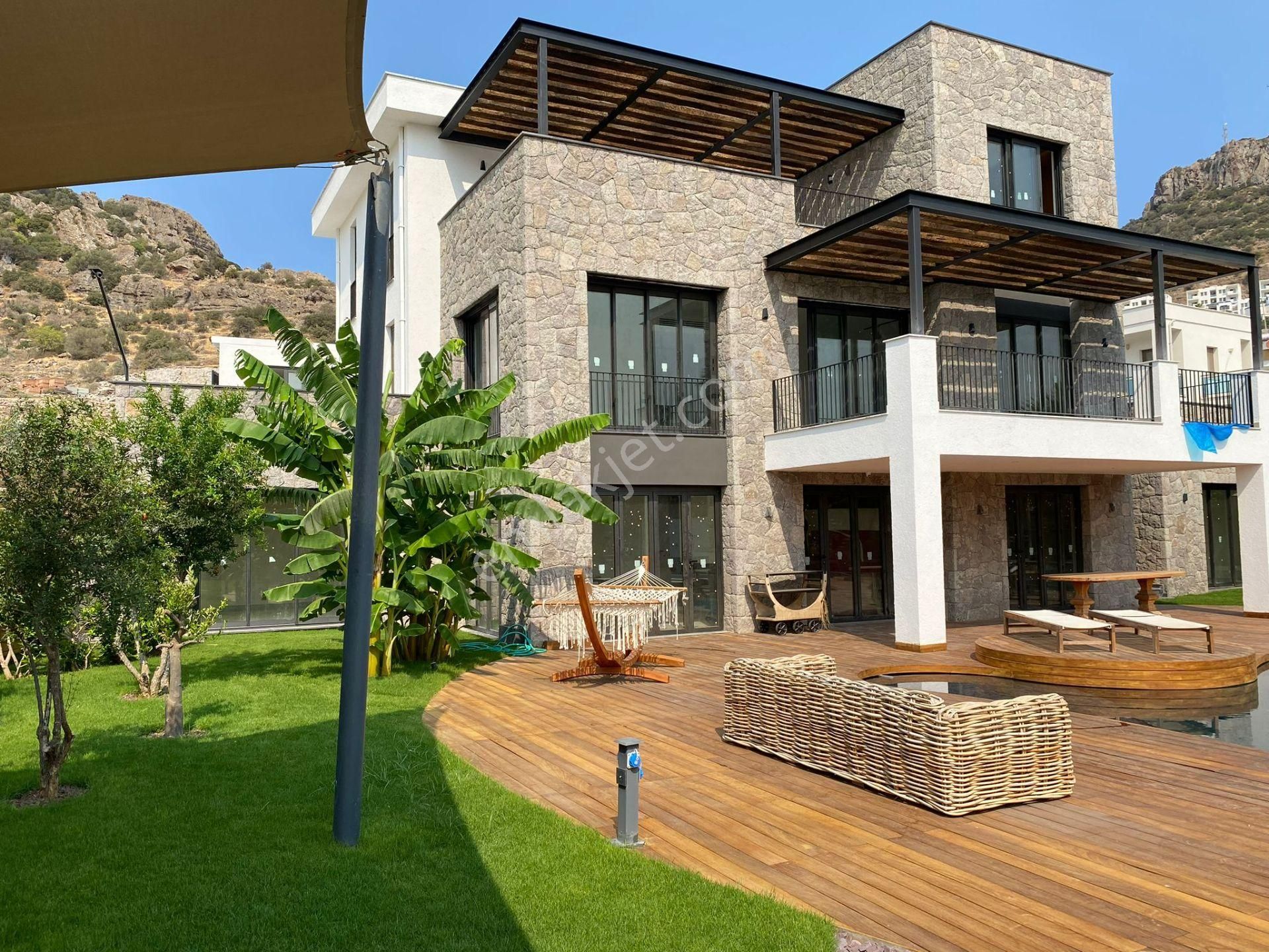 Bodrum Gündoğan Satılık Villa Bodrum Gündoğan'da 1 Dönüm İçinde Havuzlu Luks Müstakil Villa