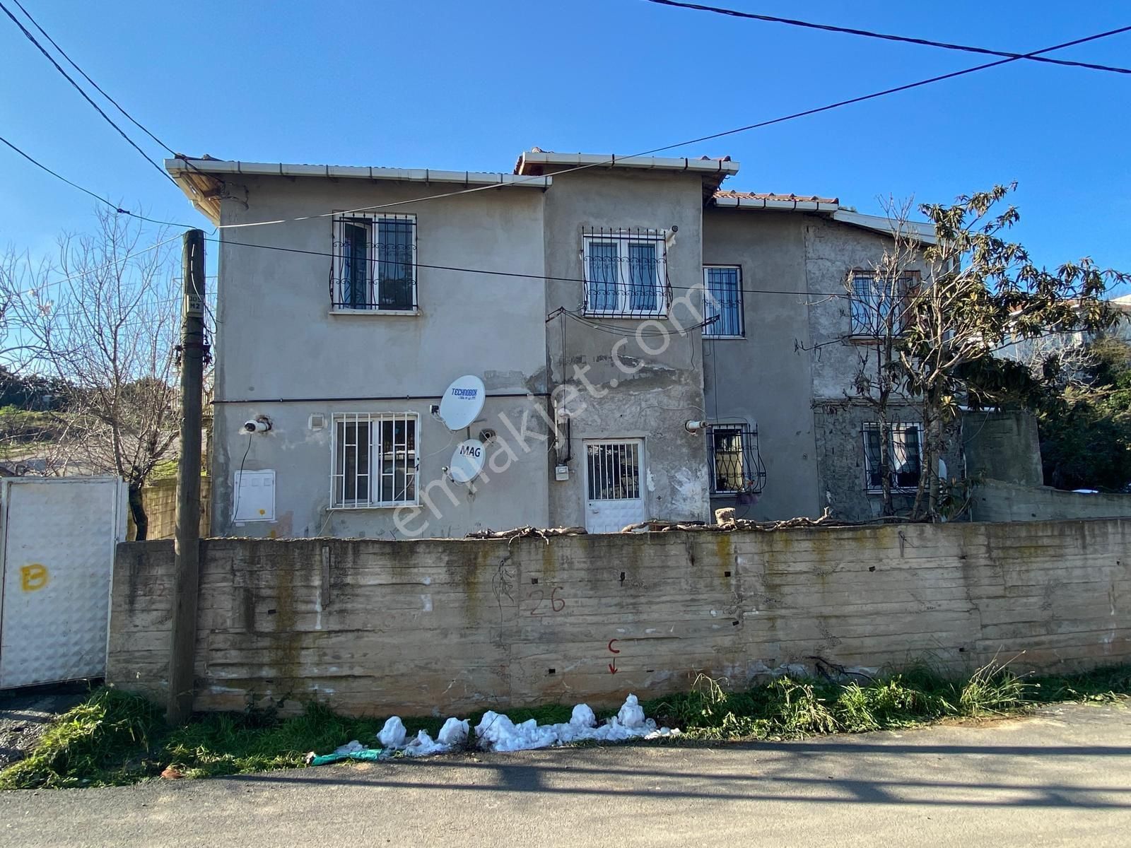 Tuzla Akfırat Satılık Daire Tuzla Akfıratta 354 M2 Villa İmarlı Arsada 3 Daireli Komple Bina