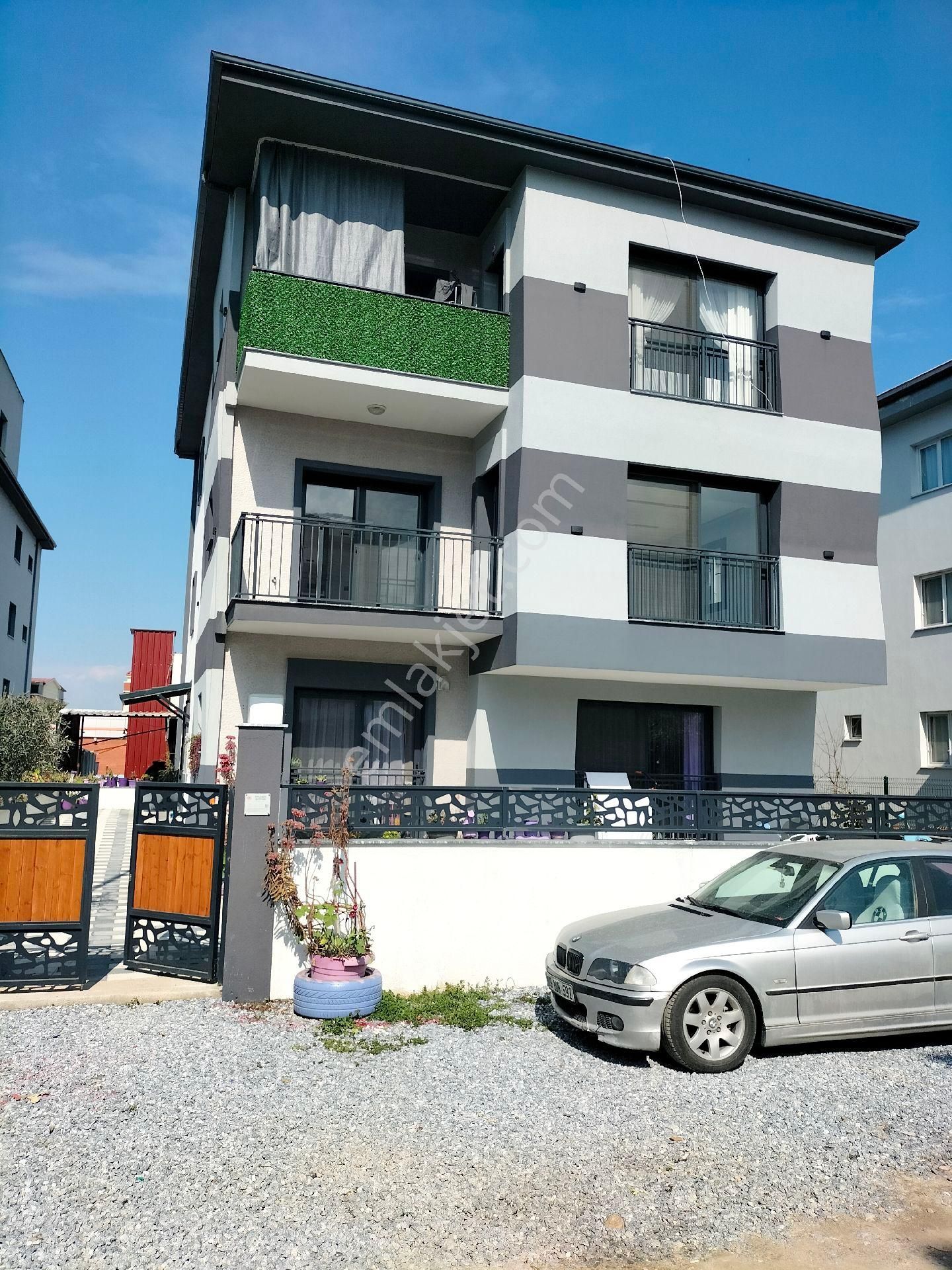 Kuşadası Davutlar Kiralık Daire Davutlar Migrosa Yakın ,muhteşem Dağ Manzaralı 3+1 Asansörlü